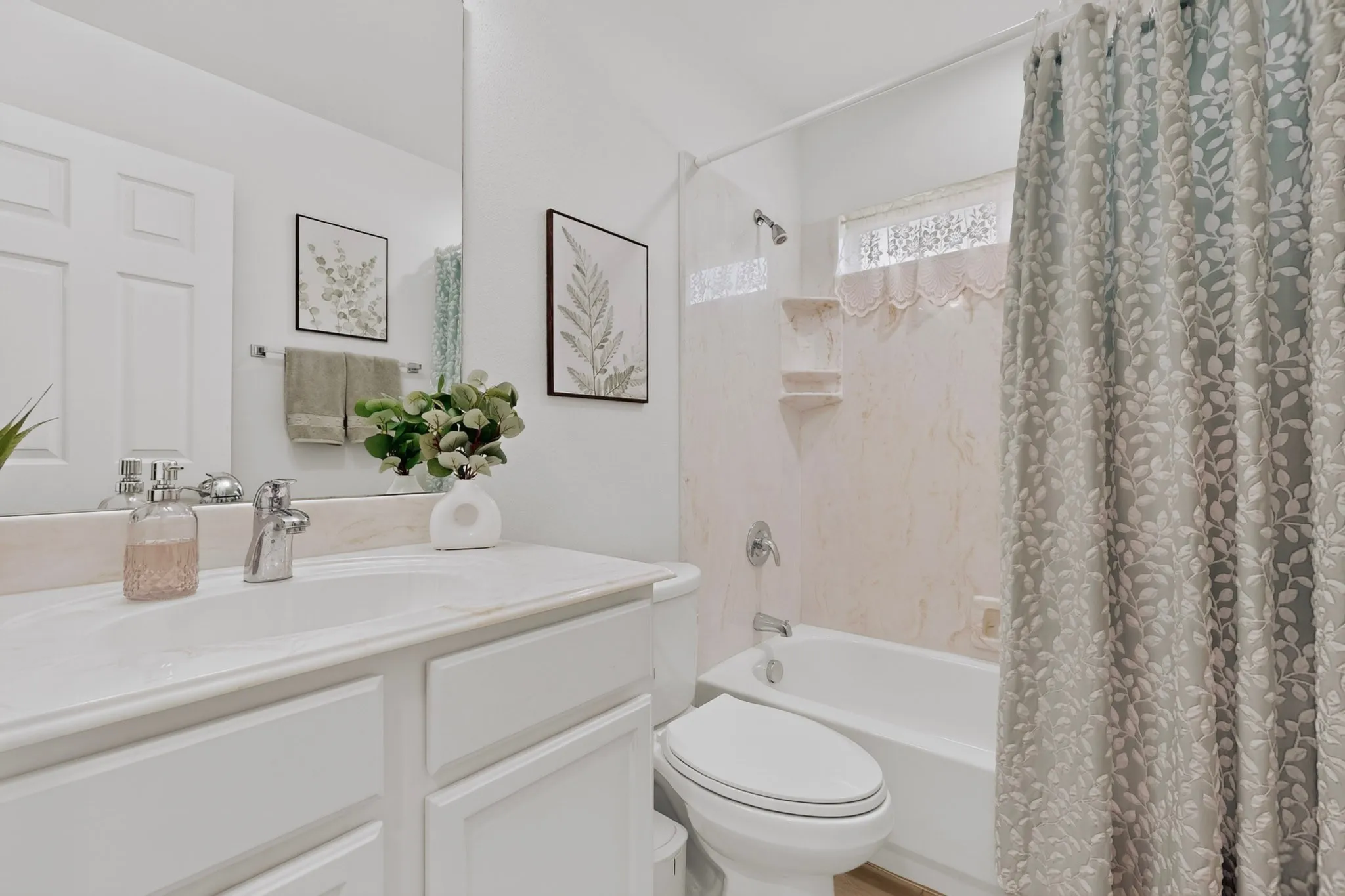 Single Family Residence For Sale in Denton County , 12001 Lockhart Court, Denton, Texas 76207, 2 Bedroom, 2 Bathroom, 2 Garage spaces, 1,844 Sqft, built in 2010, mls#21317370, Real Estate Agent in Denton, Homes For Sale in Denton county, Homes For Sale in Denton, Realtor in Denton Texas, Real Estate Brokerage Independent Realty Texas, Luminita Cordes Realtor