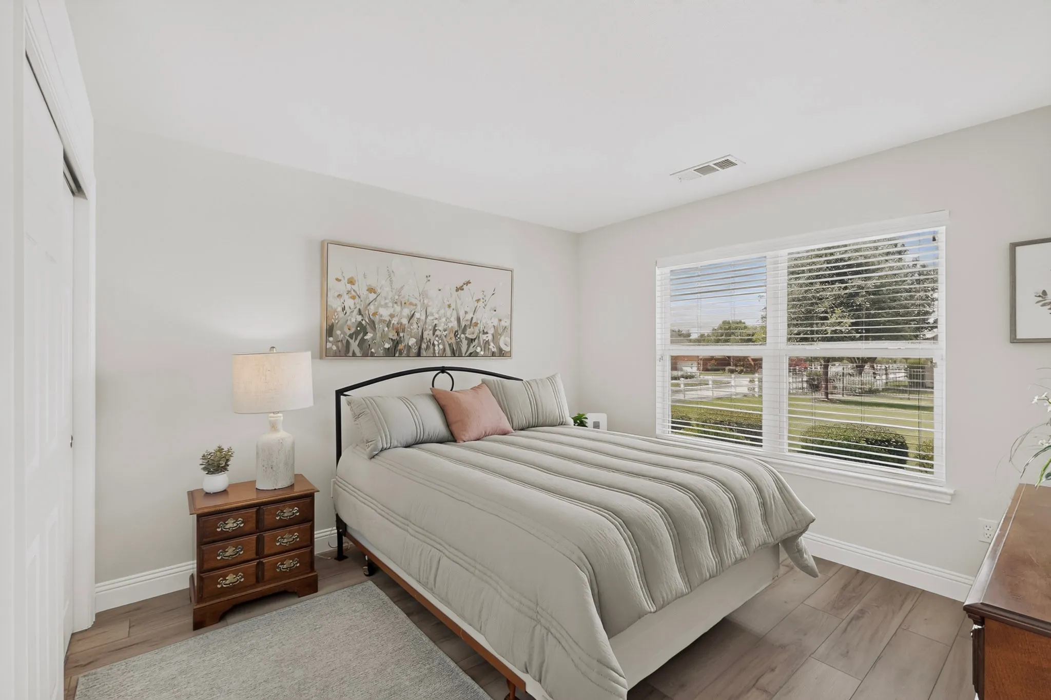 Single Family Residence For Sale in Denton County , 12001 Lockhart Court, Denton, Texas 76207, 2 Bedroom, 2 Bathroom, 2 Garage spaces, 1,844 Sqft, built in 2010, mls#21317370, Real Estate Agent in Denton, Homes For Sale in Denton county, Homes For Sale in Denton, Realtor in Denton Texas, Real Estate Brokerage Independent Realty Texas, Luminita Cordes Realtor