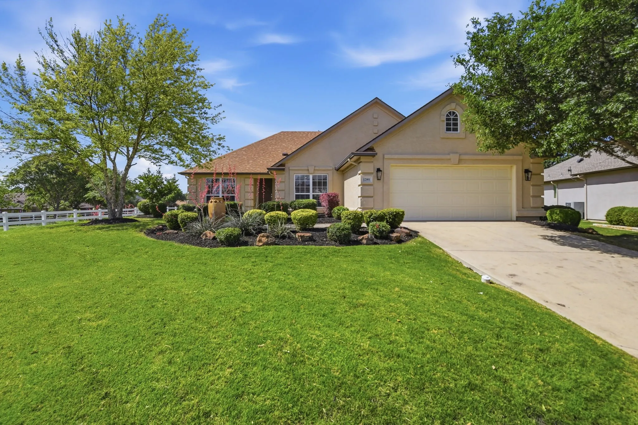 Single Family Residence For Sale in Denton County , 12001 Lockhart Court, Denton, Texas 76207, 2 Bedroom, 2 Bathroom, 2 Garage spaces, 1,844 Sqft, built in 2010, mls#21317370, Real Estate Agent in Denton, Homes For Sale in Denton county, Homes For Sale in Denton, Realtor in Denton Texas, Real Estate Brokerage Independent Realty Texas, Luminita Cordes Realtor