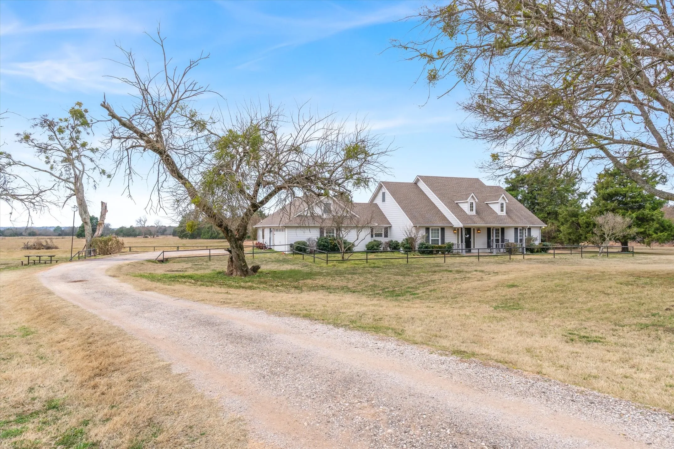 Single Family Residence For Sale in Kaufman County , 9111 County Road 313, Terrell, Texas 75161, 3 Bedroom, 2 Bathroom, 2 Garage spaces, 2,764 Sqft, built in 2011, mls#21318249, Real Estate Agent in Terrell, Homes For Sale in Kaufman county, Homes For Sale in Terrell, Realtor in Terrell Texas, Real Estate Brokerage Independent Realty Texas, Luminita Cordes Realtor