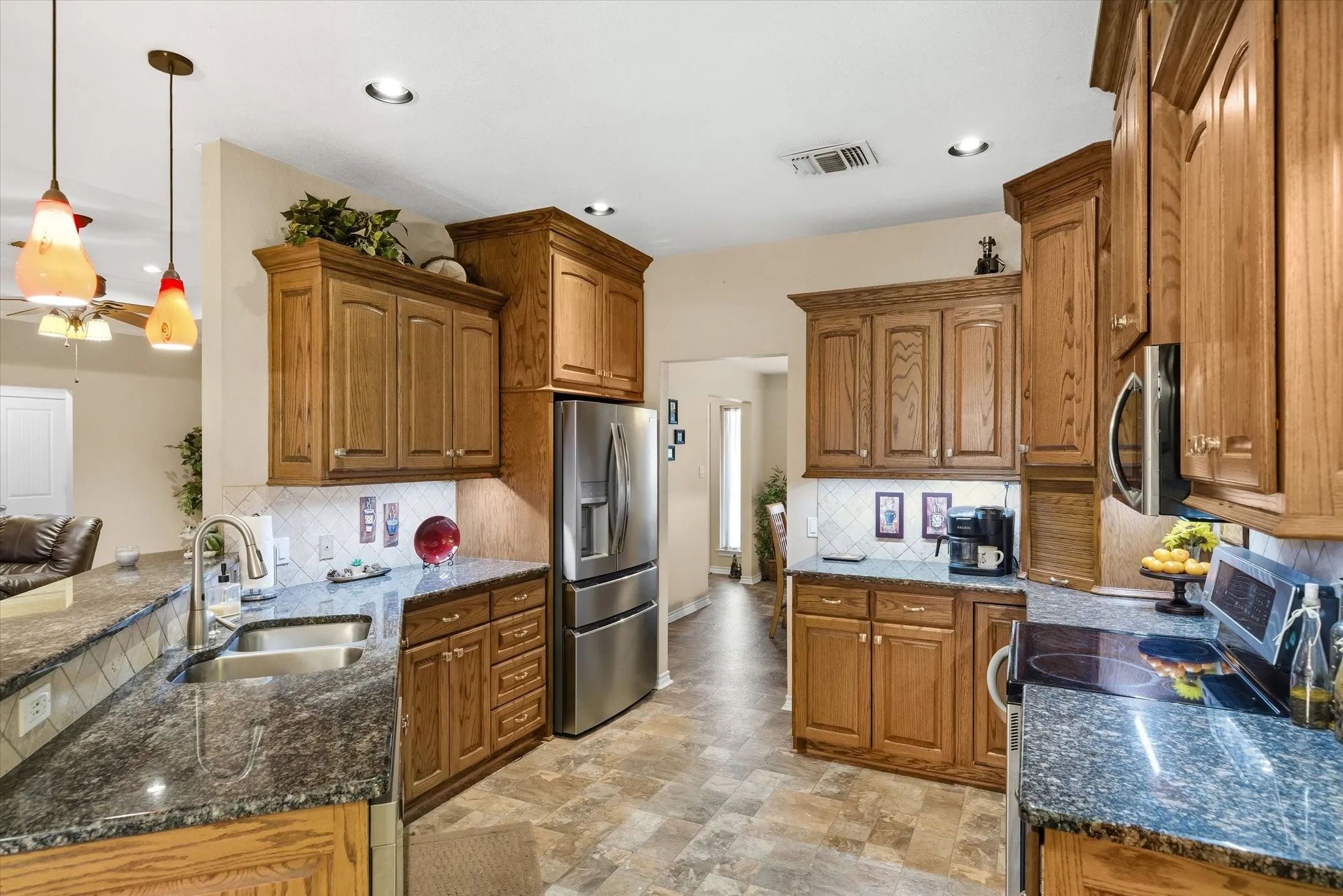 Single Family Residence For Sale in Kaufman County , 9111 County Road 313, Terrell, Texas 75161, 3 Bedroom, 2 Bathroom, 2 Garage spaces, 2,764 Sqft, built in 2011, mls#21318249, Real Estate Agent in Terrell, Homes For Sale in Kaufman county, Homes For Sale in Terrell, Realtor in Terrell Texas, Real Estate Brokerage Independent Realty Texas, Luminita Cordes Realtor