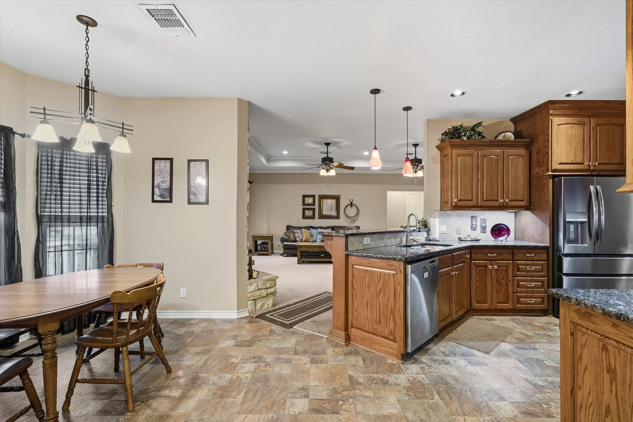 Single Family Residence For Sale in Kaufman County , 9111 County Road 313, Terrell, Texas 75161, 3 Bedroom, 2 Bathroom, 2 Garage spaces, 2,764 Sqft, built in 2011, mls#21318249, Real Estate Agent in Terrell, Homes For Sale in Kaufman county, Homes For Sale in Terrell, Realtor in Terrell Texas, Real Estate Brokerage Independent Realty Texas, Luminita Cordes Realtor