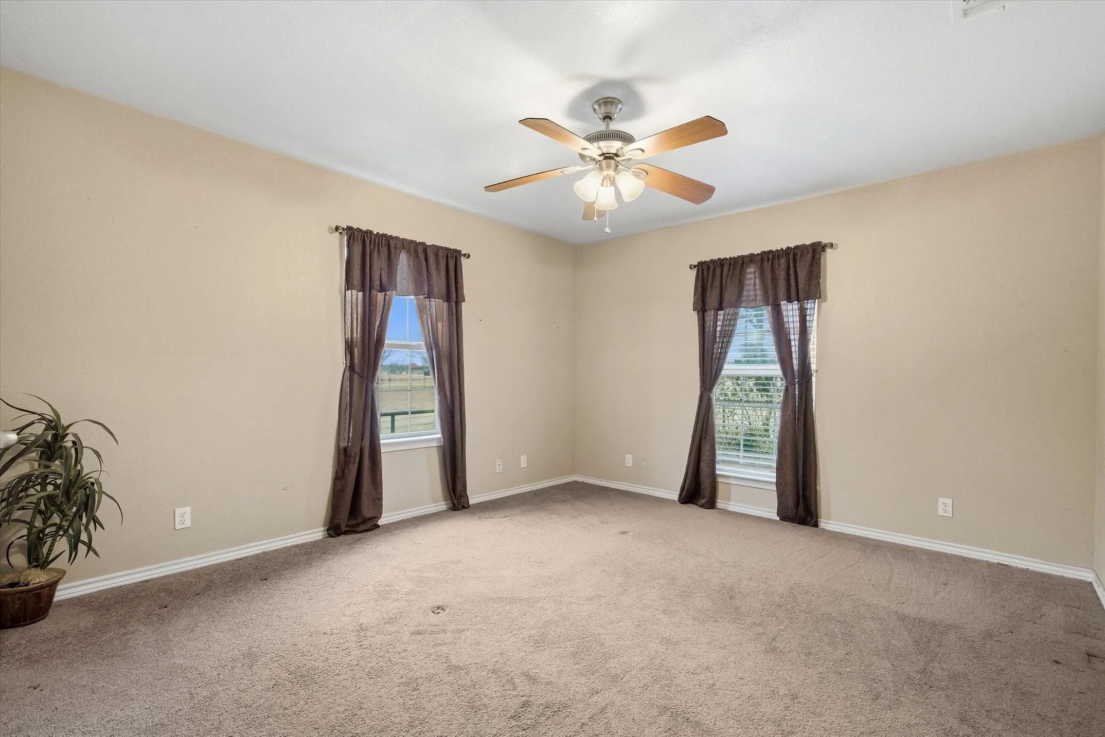 Single Family Residence For Sale in Kaufman County , 9111 County Road 313, Terrell, Texas 75161, 3 Bedroom, 2 Bathroom, 2 Garage spaces, 2,764 Sqft, built in 2011, mls#21318249, Real Estate Agent in Terrell, Homes For Sale in Kaufman county, Homes For Sale in Terrell, Realtor in Terrell Texas, Real Estate Brokerage Independent Realty Texas, Luminita Cordes Realtor
