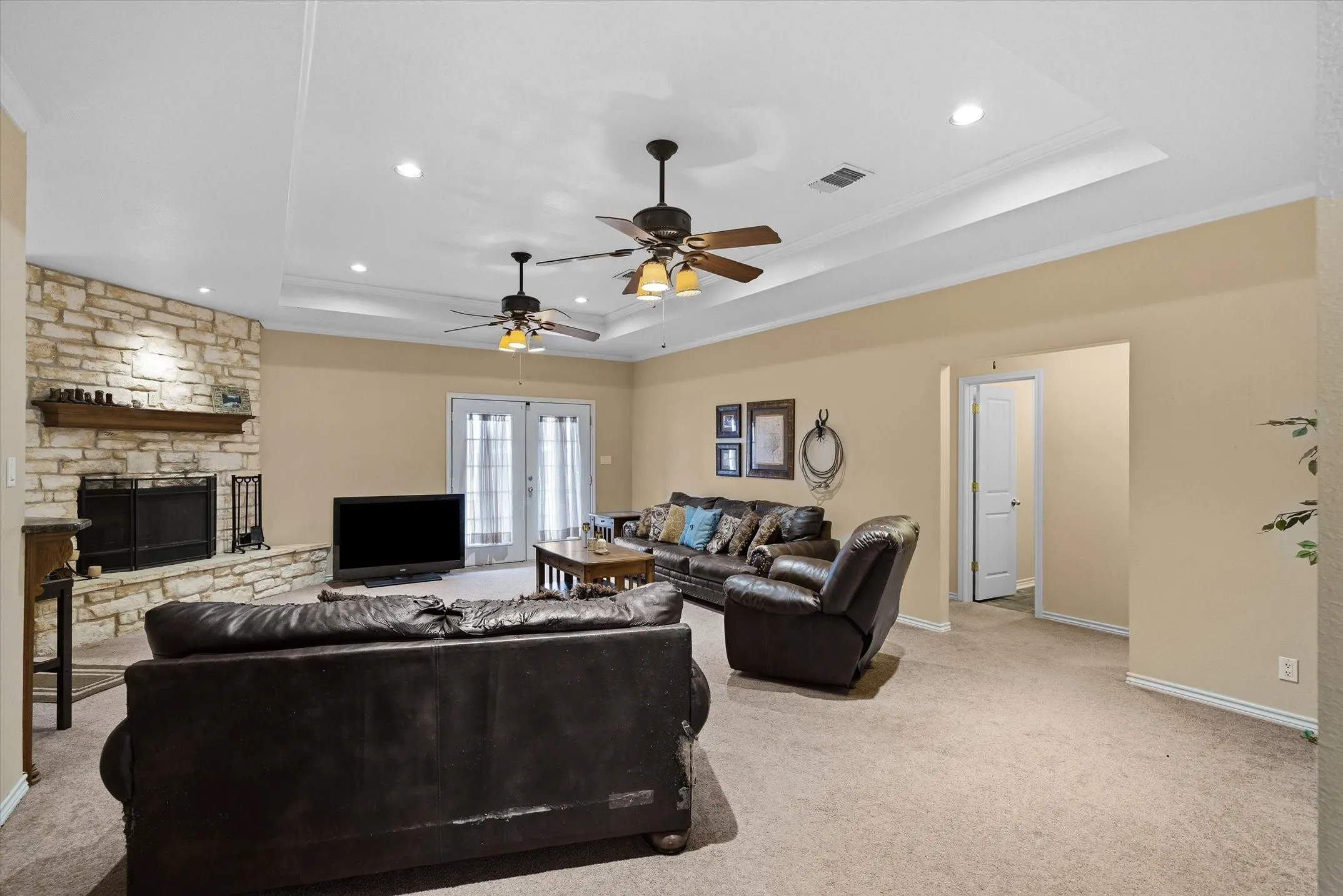 Single Family Residence For Sale in Kaufman County , 9111 County Road 313, Terrell, Texas 75161, 3 Bedroom, 2 Bathroom, 2 Garage spaces, 2,764 Sqft, built in 2011, mls#21318249, Real Estate Agent in Terrell, Homes For Sale in Kaufman county, Homes For Sale in Terrell, Realtor in Terrell Texas, Real Estate Brokerage Independent Realty Texas, Luminita Cordes Realtor