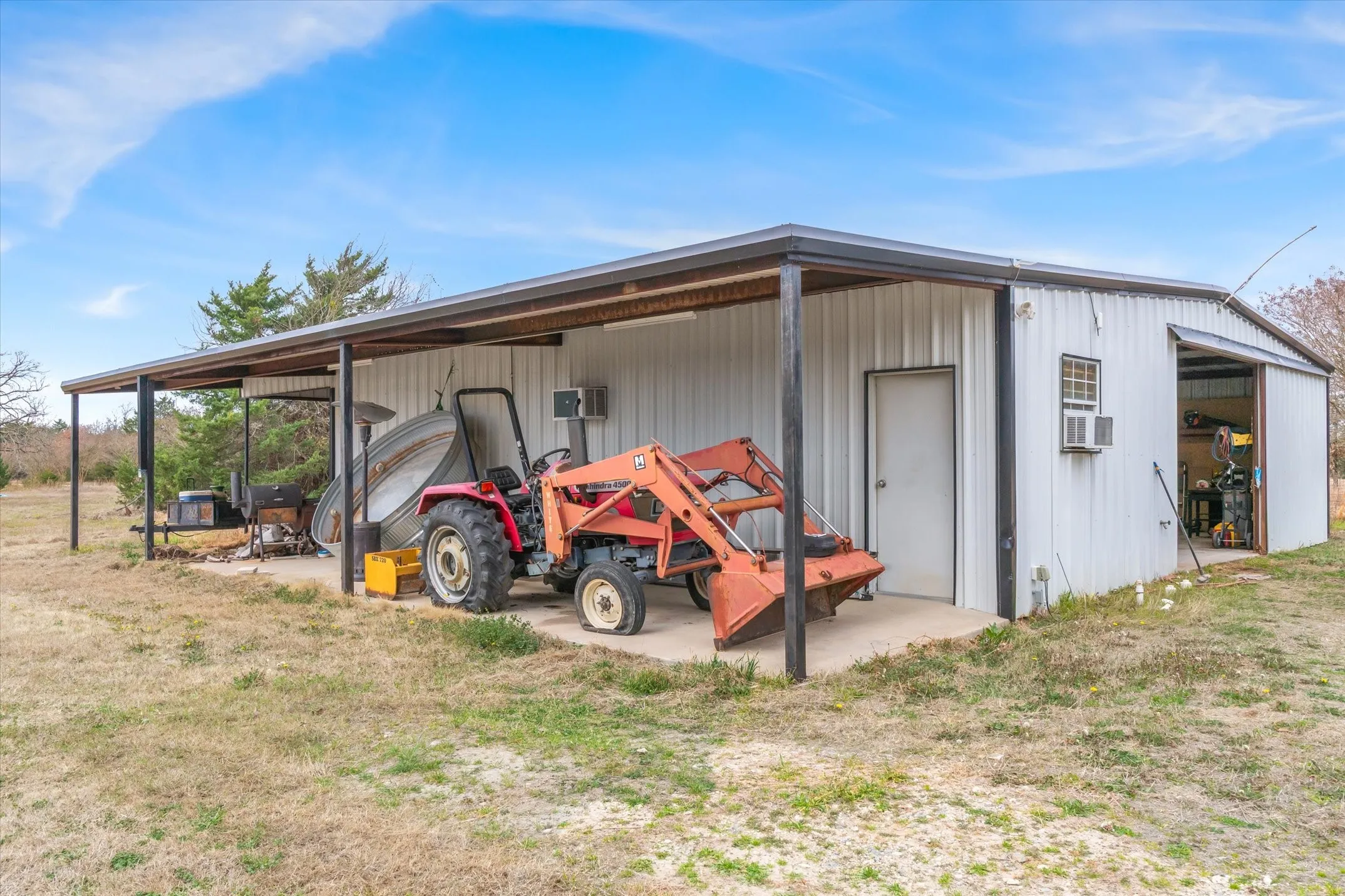 Single Family Residence For Sale in Kaufman County , 9111 County Road 313, Terrell, Texas 75161, 3 Bedroom, 2 Bathroom, 2 Garage spaces, 2,764 Sqft, built in 2011, mls#21318249, Real Estate Agent in Terrell, Homes For Sale in Kaufman county, Homes For Sale in Terrell, Realtor in Terrell Texas, Real Estate Brokerage Independent Realty Texas, Luminita Cordes Realtor