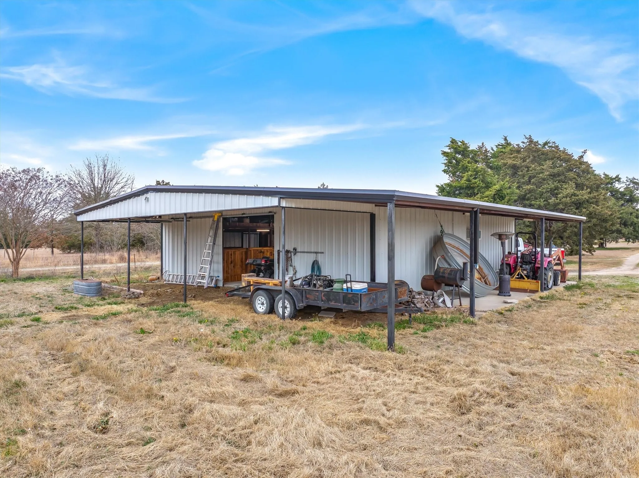 Single Family Residence For Sale in Kaufman County , 9111 County Road 313, Terrell, Texas 75161, 3 Bedroom, 2 Bathroom, 2 Garage spaces, 2,764 Sqft, built in 2011, mls#21318249, Real Estate Agent in Terrell, Homes For Sale in Kaufman county, Homes For Sale in Terrell, Realtor in Terrell Texas, Real Estate Brokerage Independent Realty Texas, Luminita Cordes Realtor