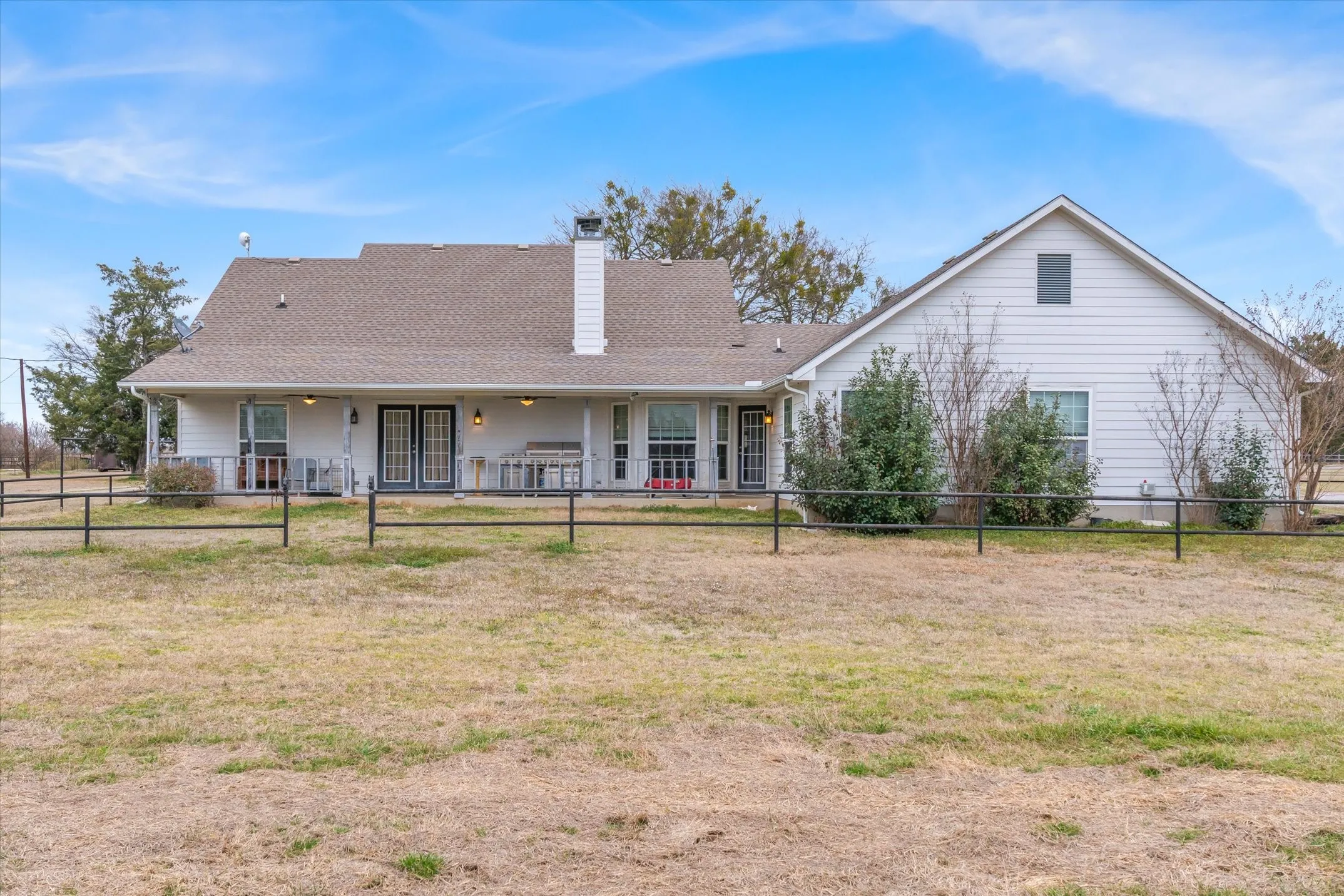 Single Family Residence For Sale in Kaufman County , 9111 County Road 313, Terrell, Texas 75161, 3 Bedroom, 2 Bathroom, 2 Garage spaces, 2,764 Sqft, built in 2011, mls#21318249, Real Estate Agent in Terrell, Homes For Sale in Kaufman county, Homes For Sale in Terrell, Realtor in Terrell Texas, Real Estate Brokerage Independent Realty Texas, Luminita Cordes Realtor
