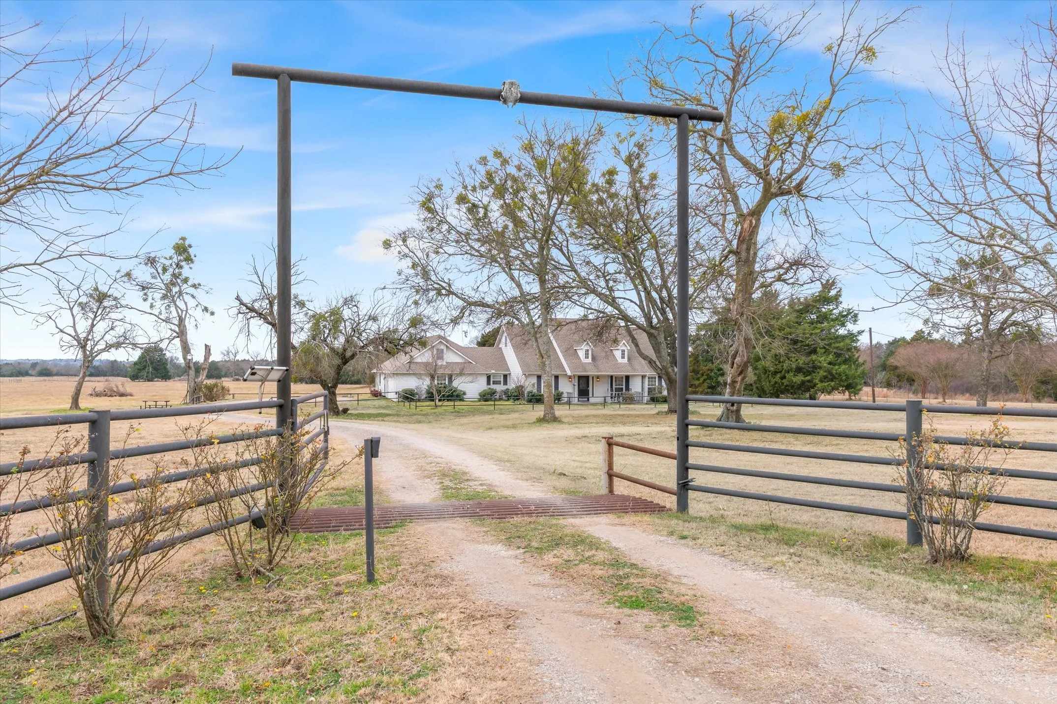 Single Family Residence For Sale in Kaufman County , 9111 County Road 313, Terrell, Texas 75161, 3 Bedroom, 2 Bathroom, 2 Garage spaces, 2,764 Sqft, built in 2011, mls#21318249, Real Estate Agent in Terrell, Homes For Sale in Kaufman county, Homes For Sale in Terrell, Realtor in Terrell Texas, Real Estate Brokerage Independent Realty Texas, Luminita Cordes Realtor
