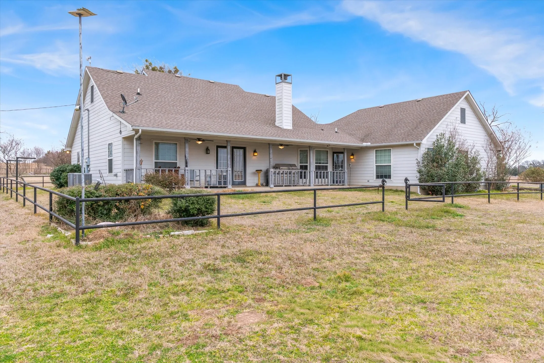 Single Family Residence For Sale in Kaufman County , 9111 County Road 313, Terrell, Texas 75161, 3 Bedroom, 2 Bathroom, 2 Garage spaces, 2,764 Sqft, built in 2011, mls#21318249, Real Estate Agent in Terrell, Homes For Sale in Kaufman county, Homes For Sale in Terrell, Realtor in Terrell Texas, Real Estate Brokerage Independent Realty Texas, Luminita Cordes Realtor