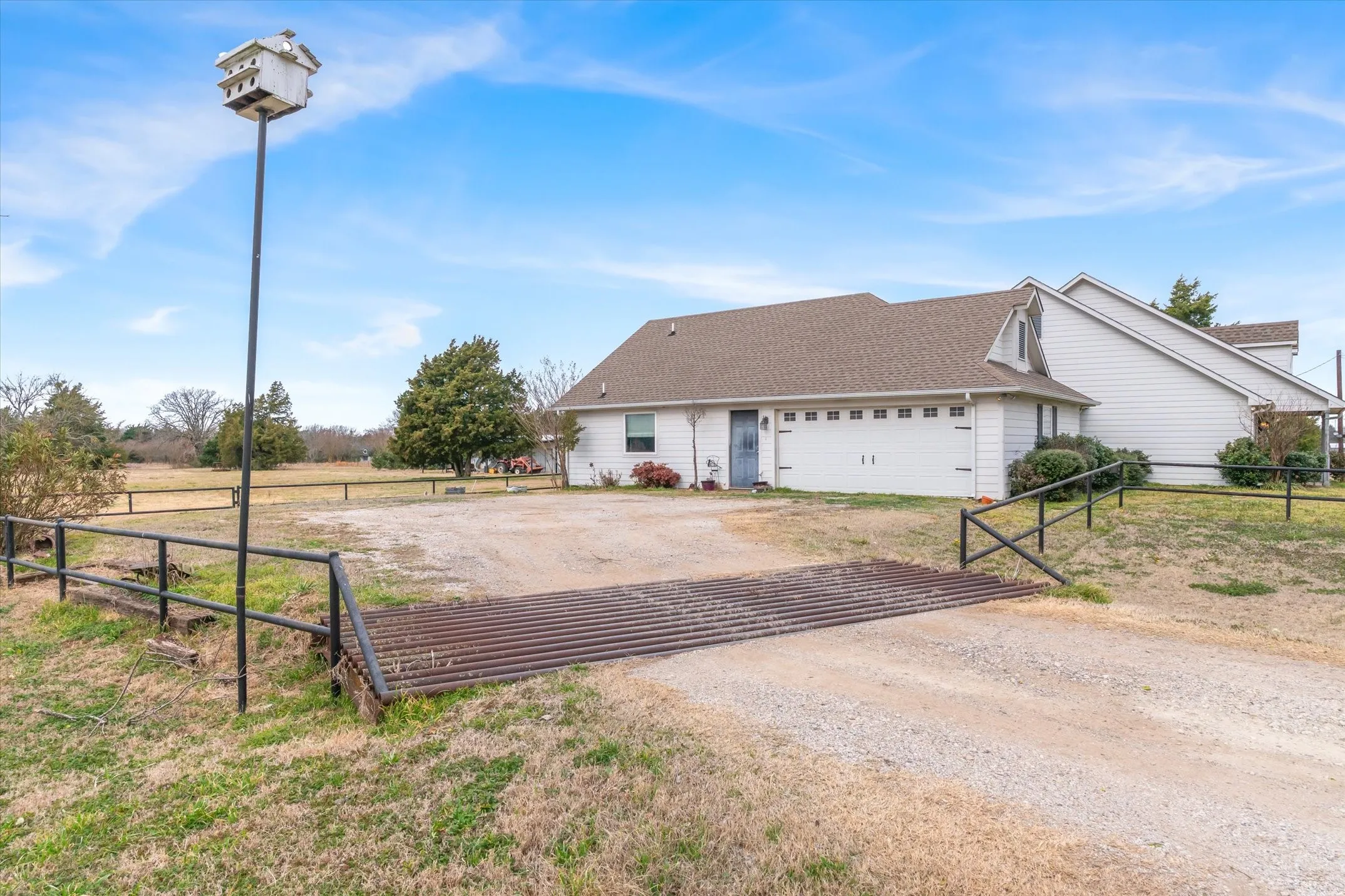 Single Family Residence For Sale in Kaufman County , 9111 County Road 313, Terrell, Texas 75161, 3 Bedroom, 2 Bathroom, 2 Garage spaces, 2,764 Sqft, built in 2011, mls#21318249, Real Estate Agent in Terrell, Homes For Sale in Kaufman county, Homes For Sale in Terrell, Realtor in Terrell Texas, Real Estate Brokerage Independent Realty Texas, Luminita Cordes Realtor