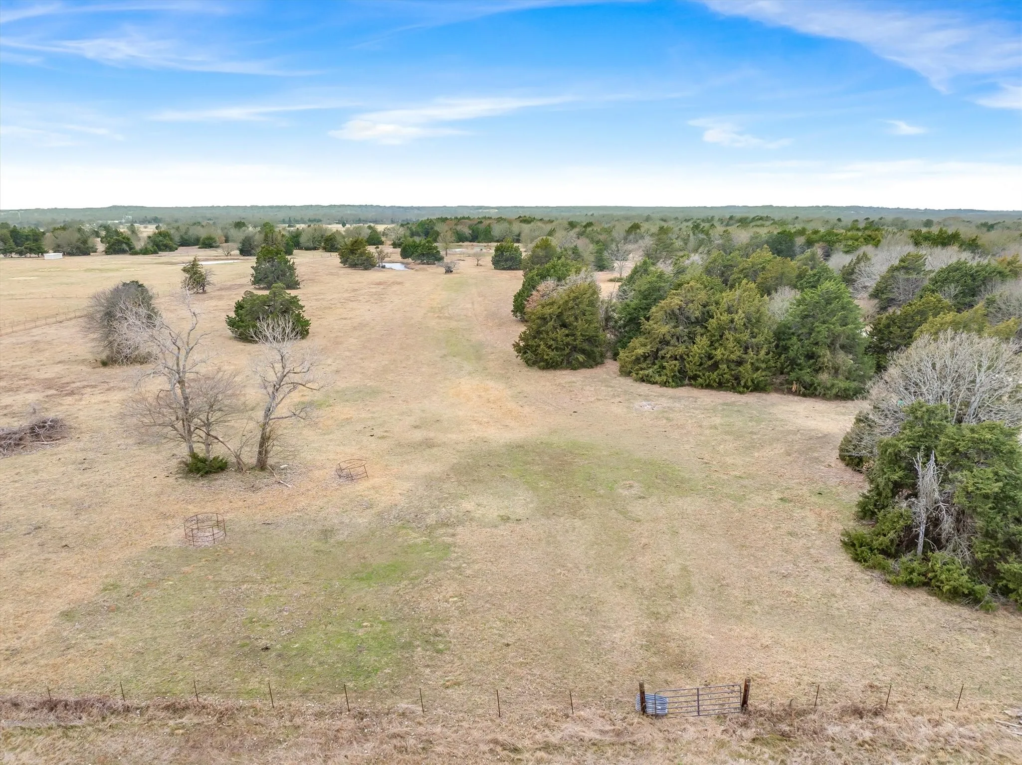 Single Family Residence For Sale in Kaufman County , 9111 County Road 313, Terrell, Texas 75161, 3 Bedroom, 2 Bathroom, 2 Garage spaces, 2,764 Sqft, built in 2011, mls#21318249, Real Estate Agent in Terrell, Homes For Sale in Kaufman county, Homes For Sale in Terrell, Realtor in Terrell Texas, Real Estate Brokerage Independent Realty Texas, Luminita Cordes Realtor