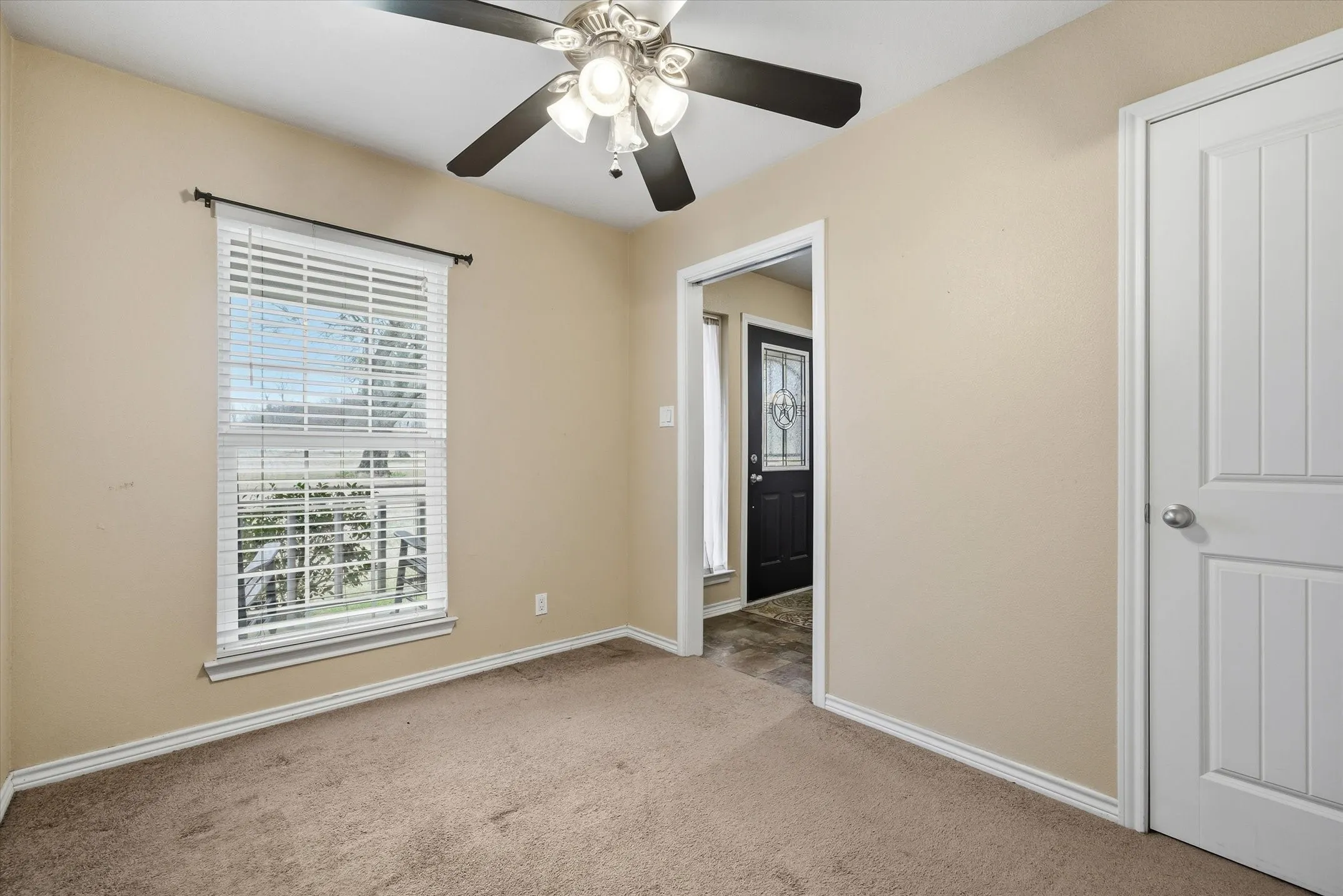 Single Family Residence For Sale in Kaufman County , 9111 County Road 313, Terrell, Texas 75161, 3 Bedroom, 2 Bathroom, 2 Garage spaces, 2,764 Sqft, built in 2011, mls#21318249, Real Estate Agent in Terrell, Homes For Sale in Kaufman county, Homes For Sale in Terrell, Realtor in Terrell Texas, Real Estate Brokerage Independent Realty Texas, Luminita Cordes Realtor
