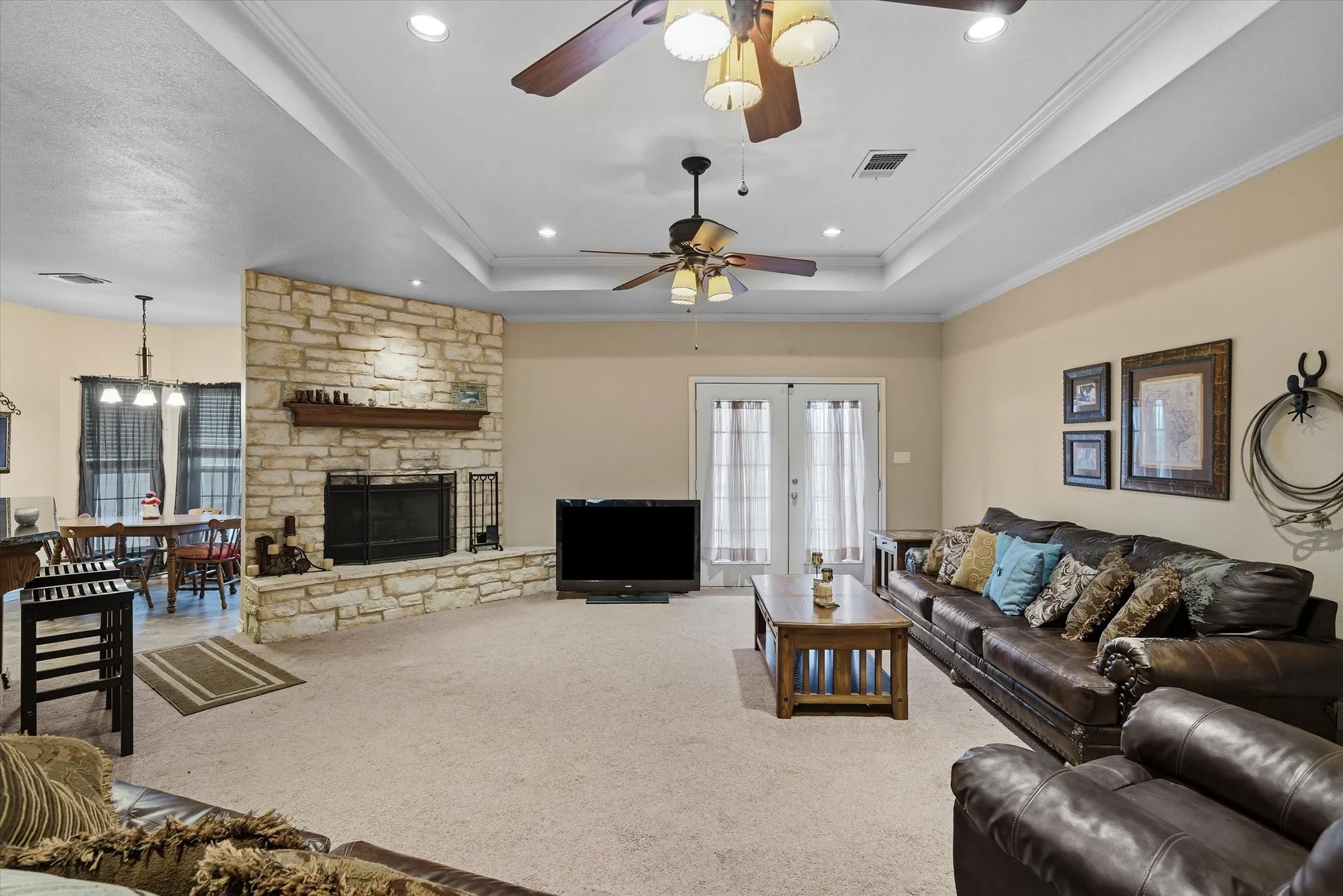 Single Family Residence For Sale in Kaufman County , 9111 County Road 313, Terrell, Texas 75161, 3 Bedroom, 2 Bathroom, 2 Garage spaces, 2,764 Sqft, built in 2011, mls#21318249, Real Estate Agent in Terrell, Homes For Sale in Kaufman county, Homes For Sale in Terrell, Realtor in Terrell Texas, Real Estate Brokerage Independent Realty Texas, Luminita Cordes Realtor