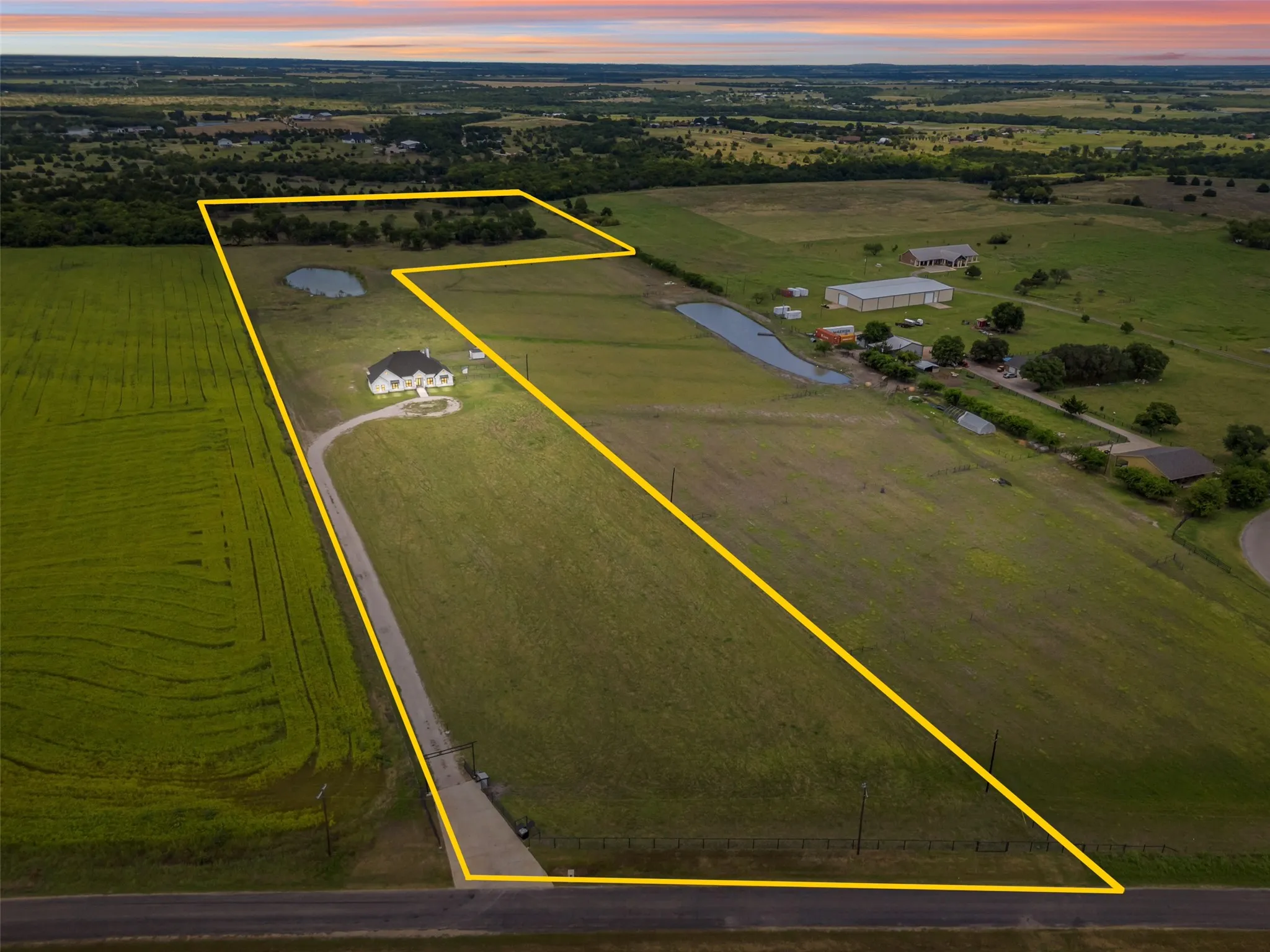 Farm For Sale in Ellis County , 850 Cooke Road, Ennis, Texas 75119, 4 Bedroom, 3 Bathroom, 2 Garage spaces, 2,785 Sqft, built in 2023, mls#21316620, Real Estate Agent in Ennis, Homes For Sale in Ellis county, Homes For Sale in Ennis, Realtor in Ennis Texas, Real Estate Brokerage Independent Realty Texas, Luminita Cordes Realtor