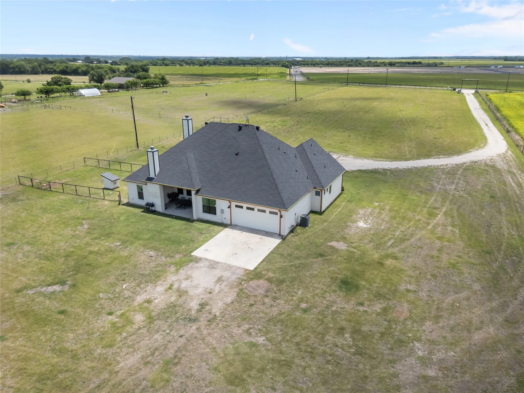 Farm For Sale in Ellis County , 850 Cooke Road, Ennis, Texas 75119, 4 Bedroom, 3 Bathroom, 2 Garage spaces, 2,785 Sqft, built in 2023, mls#21316620, Real Estate Agent in Ennis, Homes For Sale in Ellis county, Homes For Sale in Ennis, Realtor in Ennis Texas, Real Estate Brokerage Independent Realty Texas, Luminita Cordes Realtor