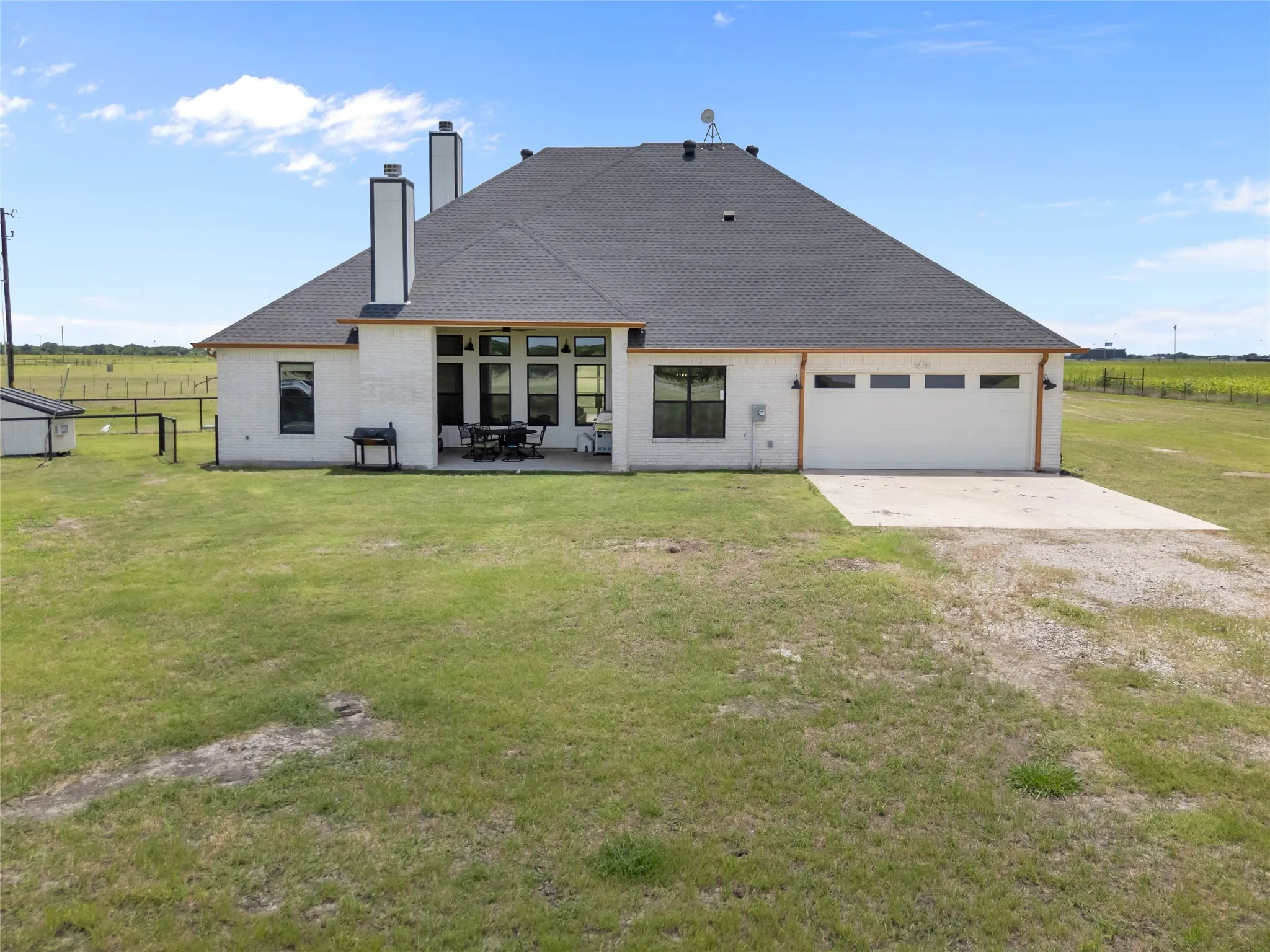 Farm For Sale in Ellis County , 850 Cooke Road, Ennis, Texas 75119, 4 Bedroom, 3 Bathroom, 2 Garage spaces, 2,785 Sqft, built in 2023, mls#21316620, Real Estate Agent in Ennis, Homes For Sale in Ellis county, Homes For Sale in Ennis, Realtor in Ennis Texas, Real Estate Brokerage Independent Realty Texas, Luminita Cordes Realtor