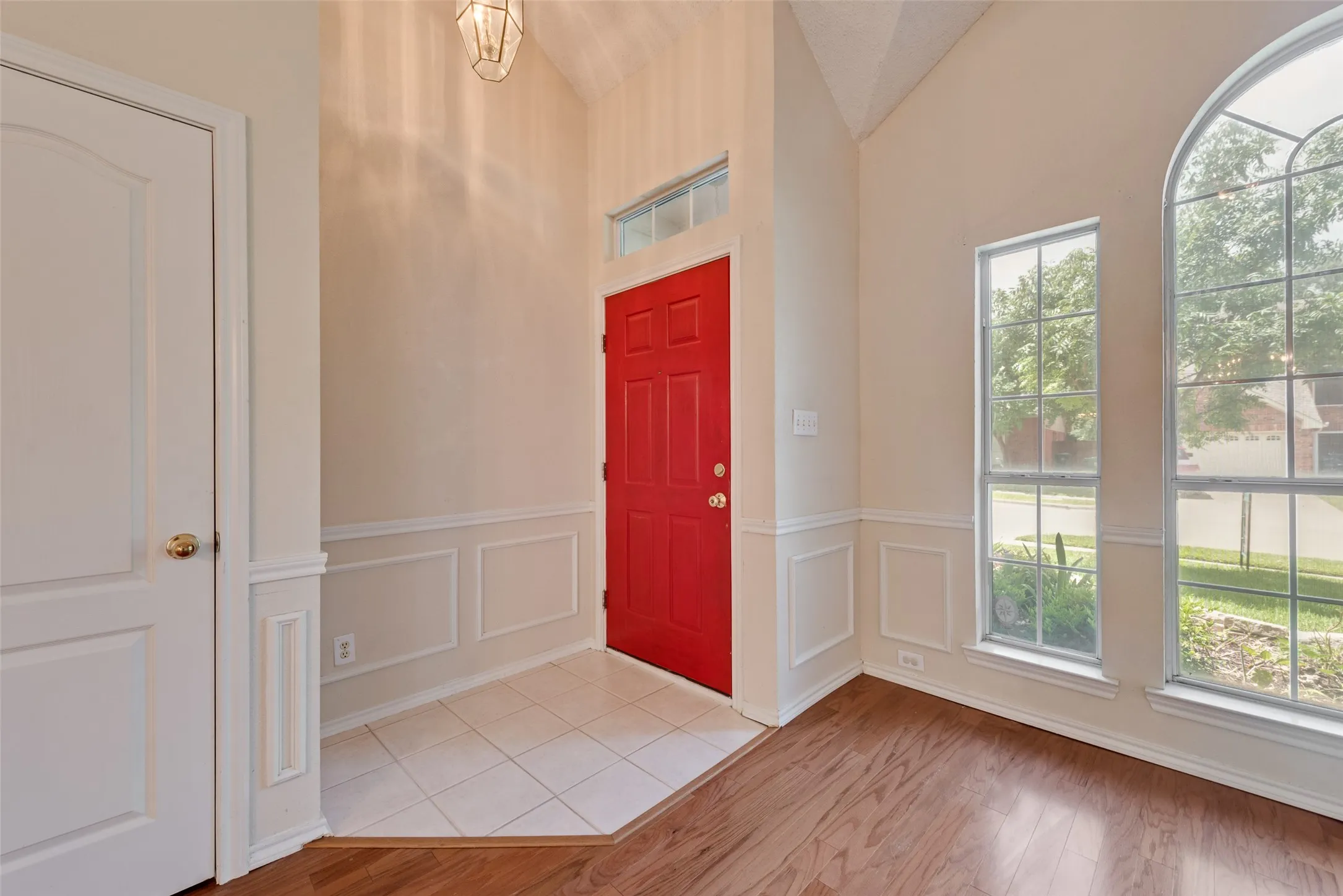 Single Family Residence For Sale in Denton County , 1936 Robin Lane, Flower Mound, Texas 75028, 3 Bedroom, 2 Bathroom, 2 Garage spaces, 1,920 Sqft, built in 1993, mls#21315251, Real Estate Agent in Flower Mound, Homes For Sale in Denton county, Homes For Sale in Flower Mound, Realtor in Flower Mound Texas, Real Estate Brokerage Independent Realty Texas, Luminita Cordes Realtor
