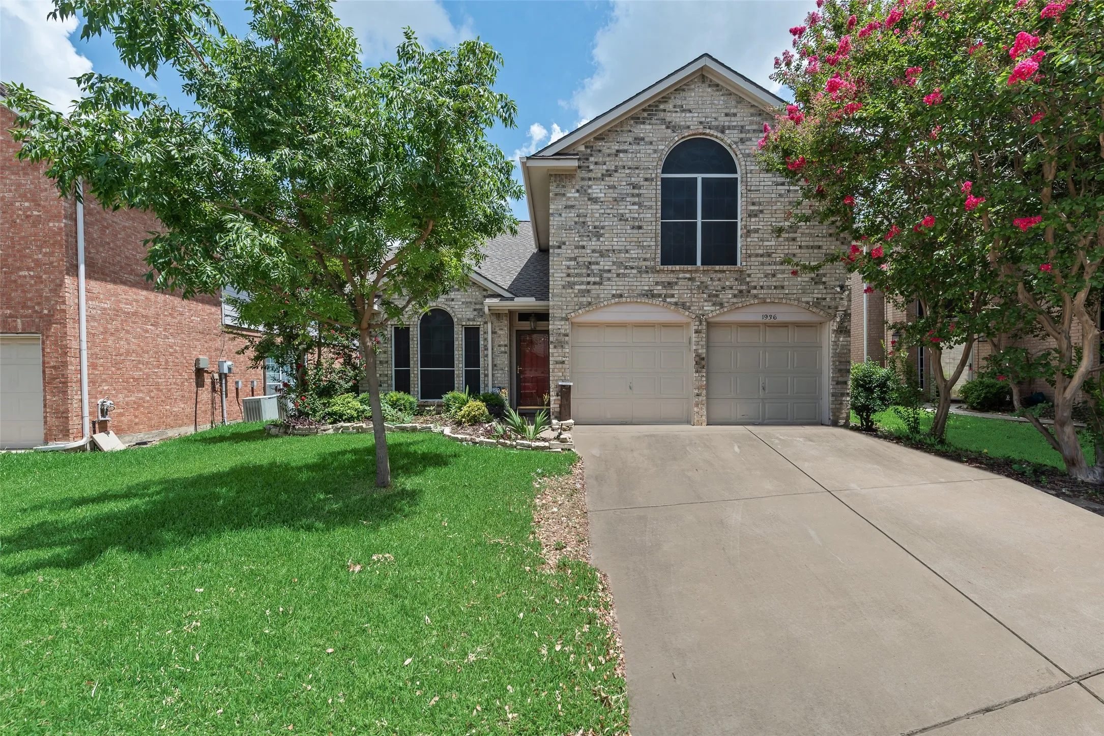 Single Family Residence For Sale in Denton County , 1936 Robin Lane, Flower Mound, Texas 75028, 3 Bedroom, 2 Bathroom, 2 Garage spaces, 1,920 Sqft, built in 1993, mls#21315251, Real Estate Agent in Flower Mound, Homes For Sale in Denton county, Homes For Sale in Flower Mound, Realtor in Flower Mound Texas, Real Estate Brokerage Independent Realty Texas, Luminita Cordes Realtor