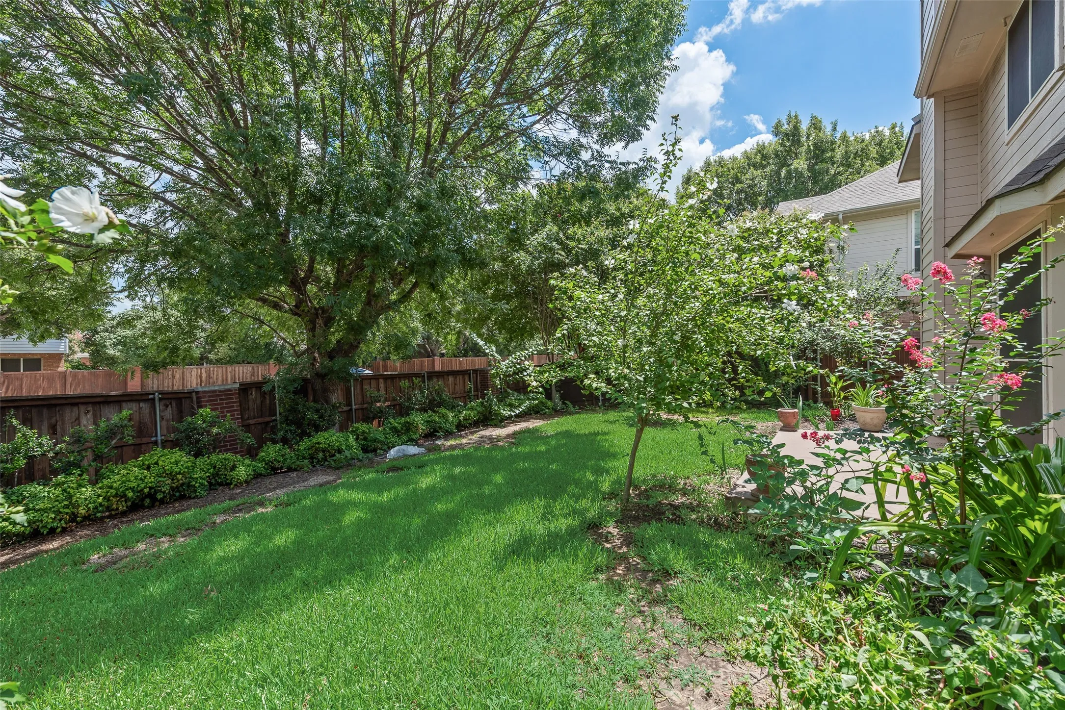 Single Family Residence For Sale in Denton County , 1936 Robin Lane, Flower Mound, Texas 75028, 3 Bedroom, 2 Bathroom, 2 Garage spaces, 1,920 Sqft, built in 1993, mls#21315251, Real Estate Agent in Flower Mound, Homes For Sale in Denton county, Homes For Sale in Flower Mound, Realtor in Flower Mound Texas, Real Estate Brokerage Independent Realty Texas, Luminita Cordes Realtor