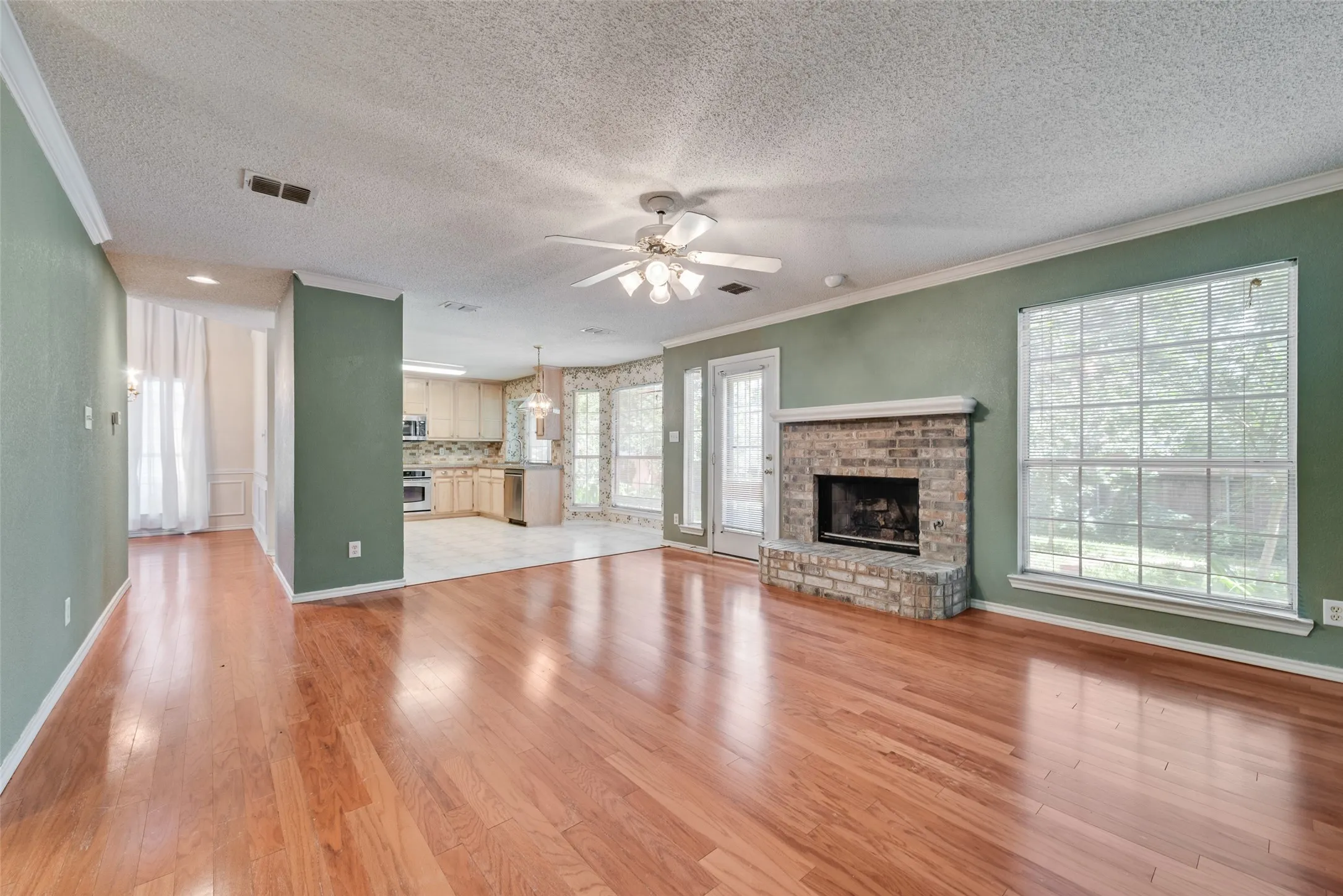 Single Family Residence For Sale in Denton County , 1936 Robin Lane, Flower Mound, Texas 75028, 3 Bedroom, 2 Bathroom, 2 Garage spaces, 1,920 Sqft, built in 1993, mls#21315251, Real Estate Agent in Flower Mound, Homes For Sale in Denton county, Homes For Sale in Flower Mound, Realtor in Flower Mound Texas, Real Estate Brokerage Independent Realty Texas, Luminita Cordes Realtor