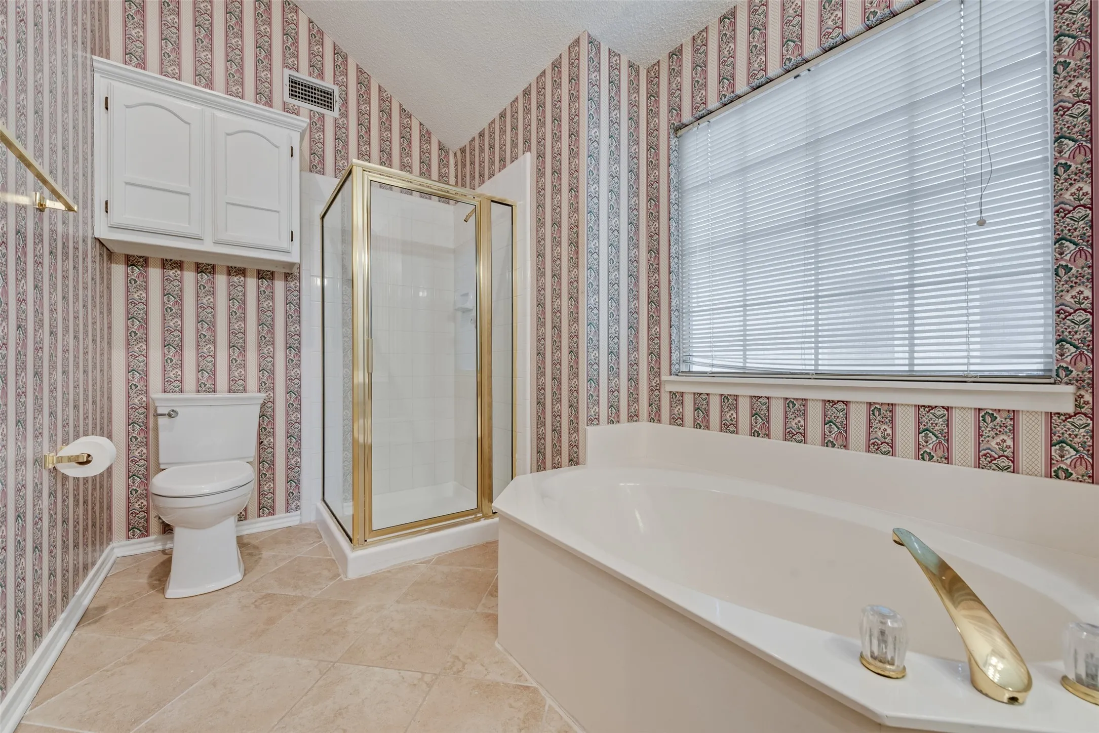 Single Family Residence For Sale in Denton County , 1936 Robin Lane, Flower Mound, Texas 75028, 3 Bedroom, 2 Bathroom, 2 Garage spaces, 1,920 Sqft, built in 1993, mls#21315251, Real Estate Agent in Flower Mound, Homes For Sale in Denton county, Homes For Sale in Flower Mound, Realtor in Flower Mound Texas, Real Estate Brokerage Independent Realty Texas, Luminita Cordes Realtor