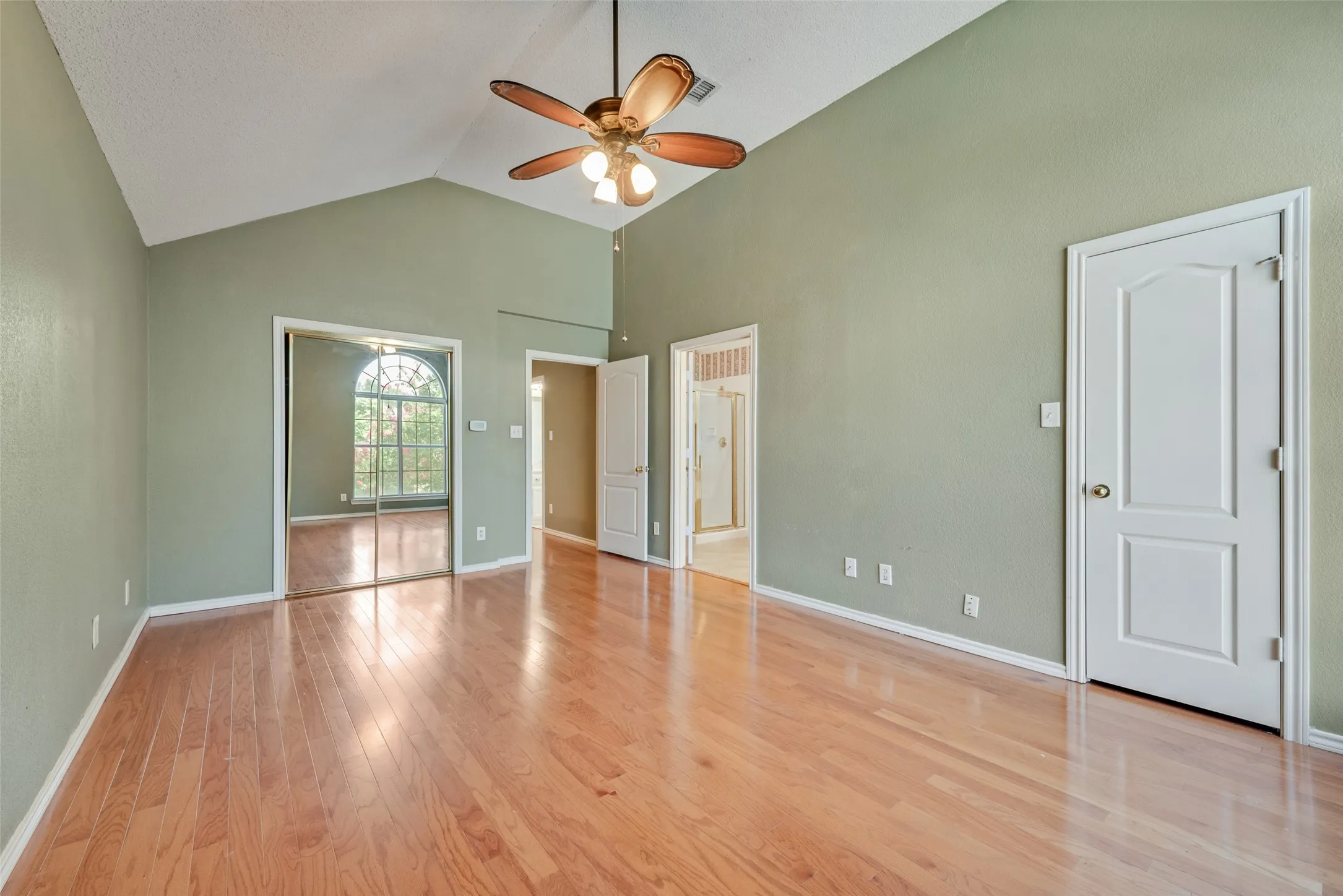 Single Family Residence For Sale in Denton County , 1936 Robin Lane, Flower Mound, Texas 75028, 3 Bedroom, 2 Bathroom, 2 Garage spaces, 1,920 Sqft, built in 1993, mls#21315251, Real Estate Agent in Flower Mound, Homes For Sale in Denton county, Homes For Sale in Flower Mound, Realtor in Flower Mound Texas, Real Estate Brokerage Independent Realty Texas, Luminita Cordes Realtor