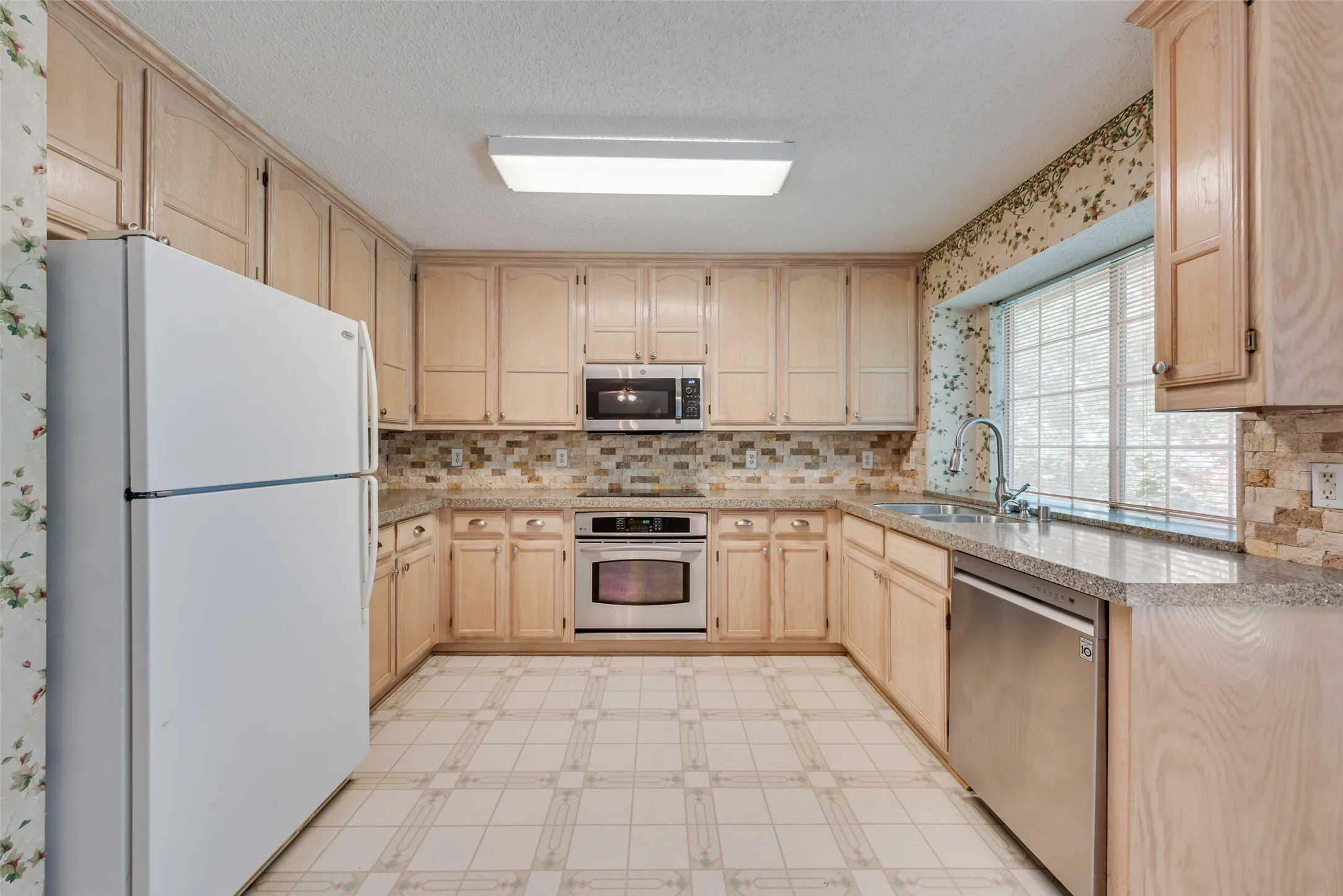 Single Family Residence For Sale in Denton County , 1936 Robin Lane, Flower Mound, Texas 75028, 3 Bedroom, 2 Bathroom, 2 Garage spaces, 1,920 Sqft, built in 1993, mls#21315251, Real Estate Agent in Flower Mound, Homes For Sale in Denton county, Homes For Sale in Flower Mound, Realtor in Flower Mound Texas, Real Estate Brokerage Independent Realty Texas, Luminita Cordes Realtor