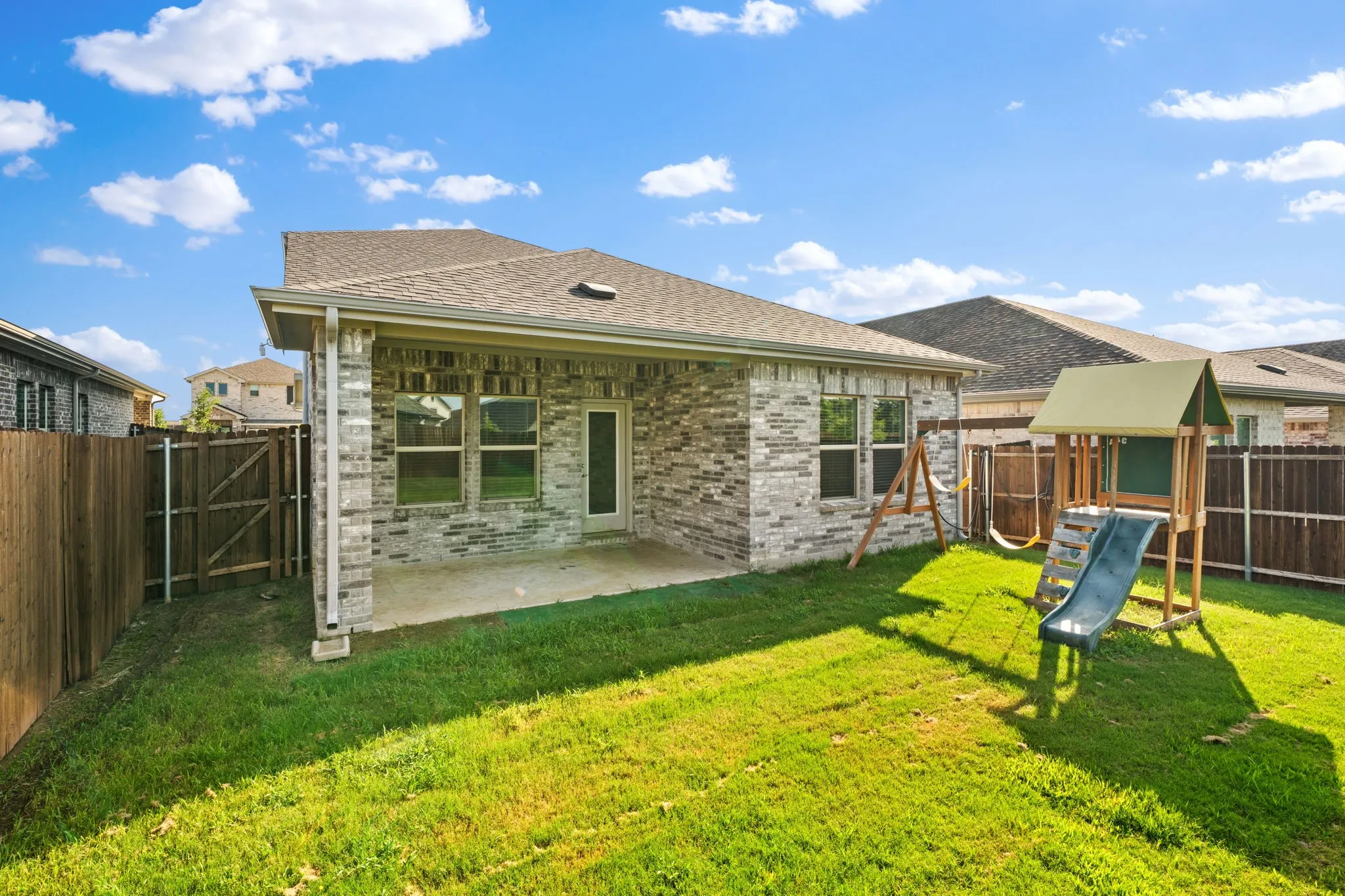 Single Family Residence For Sale in Collin County , 208 Mountain Meadow Lane, Princeton, Texas 75071, 4 Bedroom, 3 Bathroom, 2 Garage spaces, 2,337 Sqft, built in 2022, mls#21314877, Real Estate Agent in Princeton, Homes For Sale in Collin county, Homes For Sale in Princeton, Realtor in Princeton Texas, Real Estate Brokerage Independent Realty Texas, Luminita Cordes Realtor