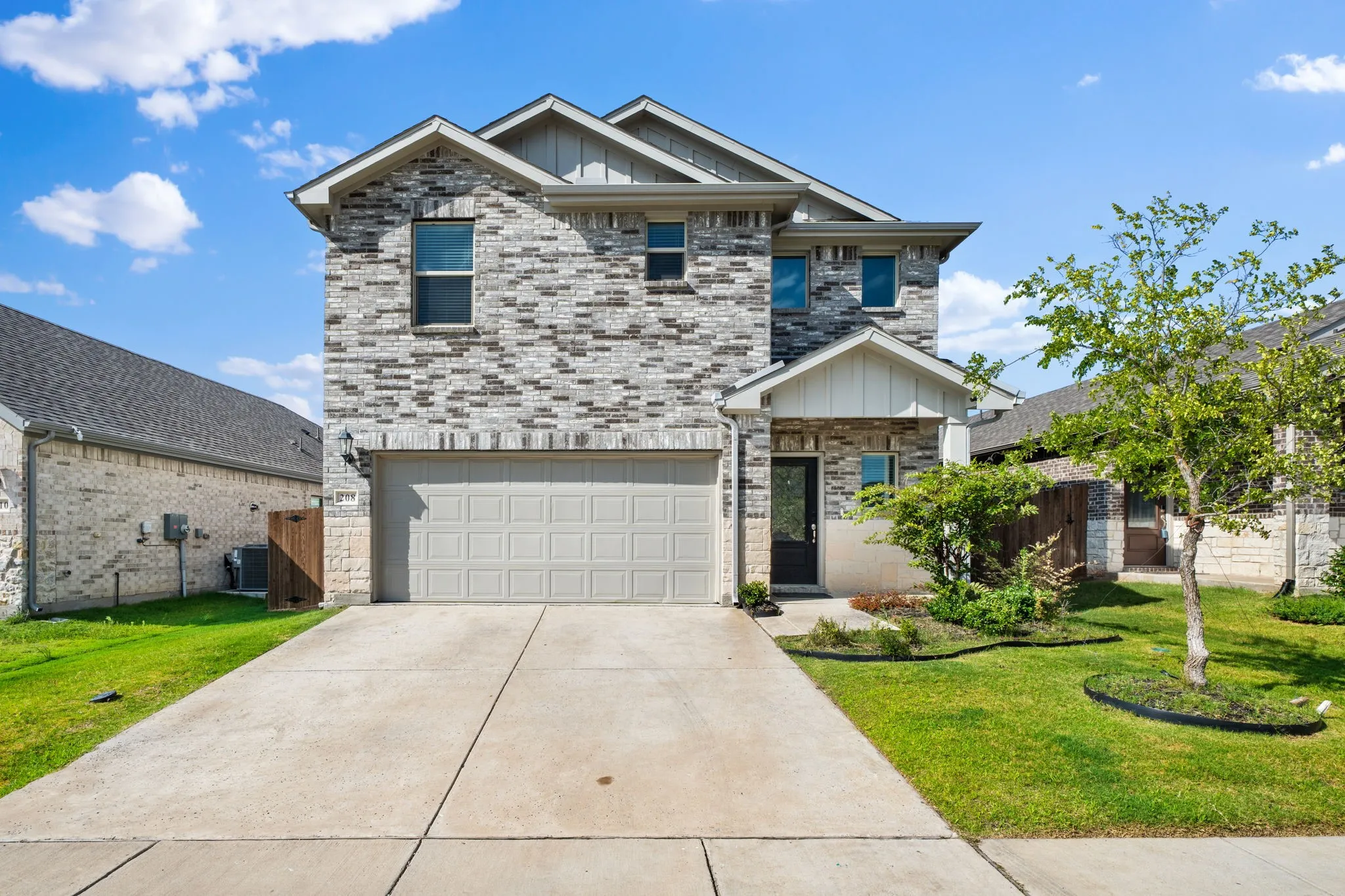 Single Family Residence For Sale in Collin County , 208 Mountain Meadow Lane, Princeton, Texas 75071, 4 Bedroom, 3 Bathroom, 2 Garage spaces, 2,337 Sqft, built in 2022, mls#21314877, Real Estate Agent in Princeton, Homes For Sale in Collin county, Homes For Sale in Princeton, Realtor in Princeton Texas, Real Estate Brokerage Independent Realty Texas, Luminita Cordes Realtor