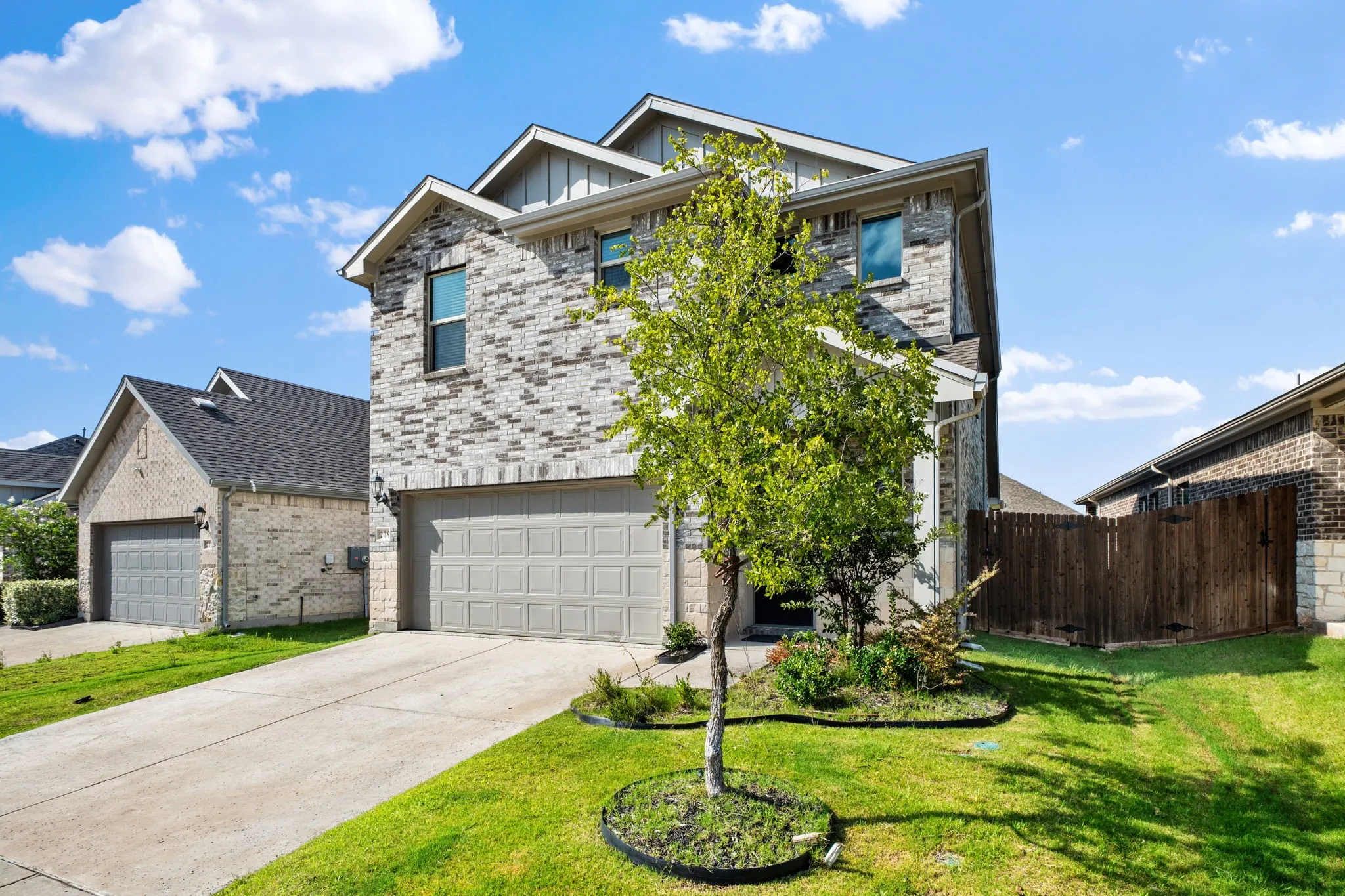 Single Family Residence For Sale in Collin County , 208 Mountain Meadow Lane, Princeton, Texas 75071, 4 Bedroom, 3 Bathroom, 2 Garage spaces, 2,337 Sqft, built in 2022, mls#21314877, Real Estate Agent in Princeton, Homes For Sale in Collin county, Homes For Sale in Princeton, Realtor in Princeton Texas, Real Estate Brokerage Independent Realty Texas, Luminita Cordes Realtor