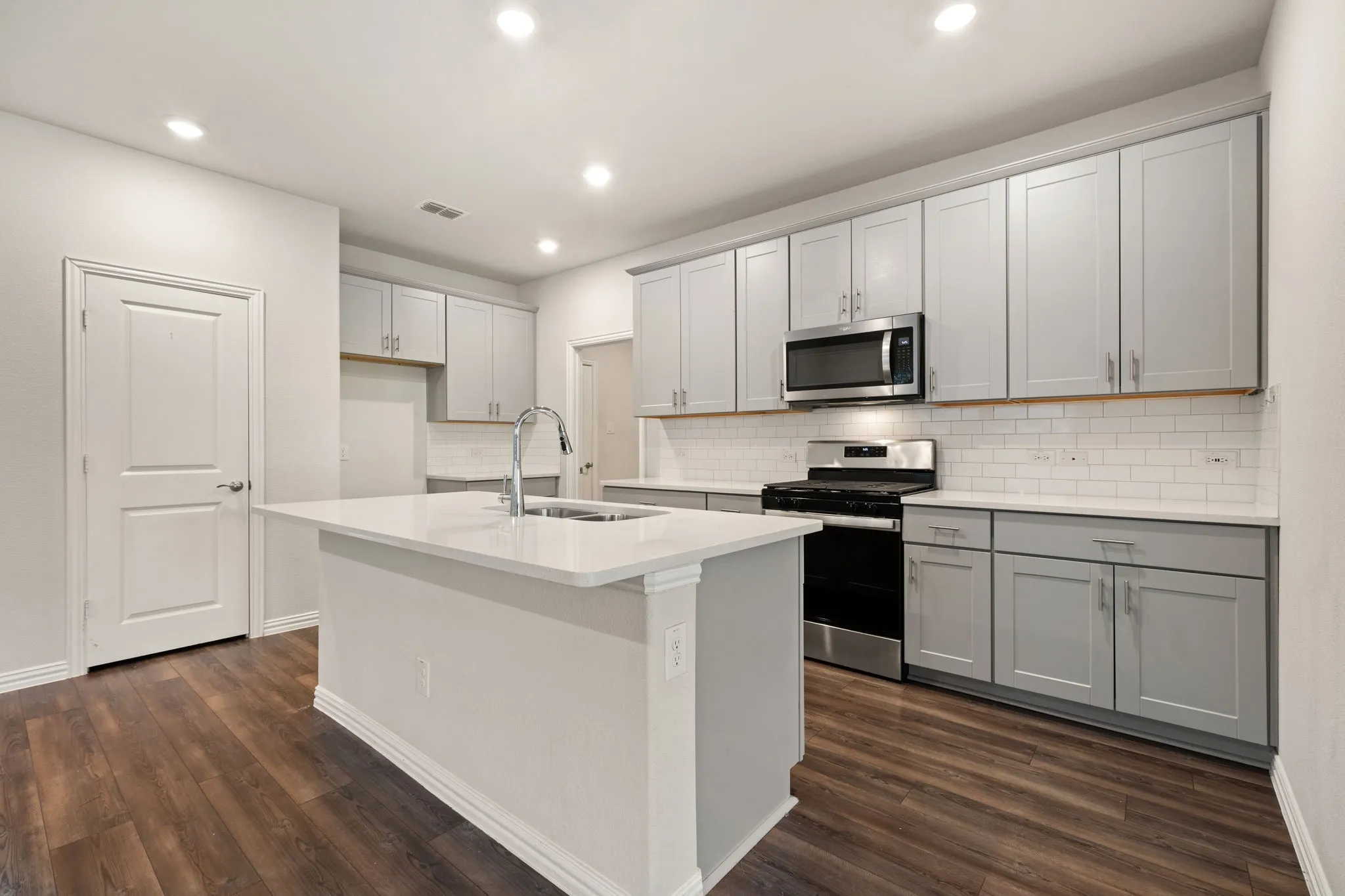 Single Family Residence For Sale in Collin County , 208 Mountain Meadow Lane, Princeton, Texas 75071, 4 Bedroom, 3 Bathroom, 2 Garage spaces, 2,337 Sqft, built in 2022, mls#21314877, Real Estate Agent in Princeton, Homes For Sale in Collin county, Homes For Sale in Princeton, Realtor in Princeton Texas, Real Estate Brokerage Independent Realty Texas, Luminita Cordes Realtor