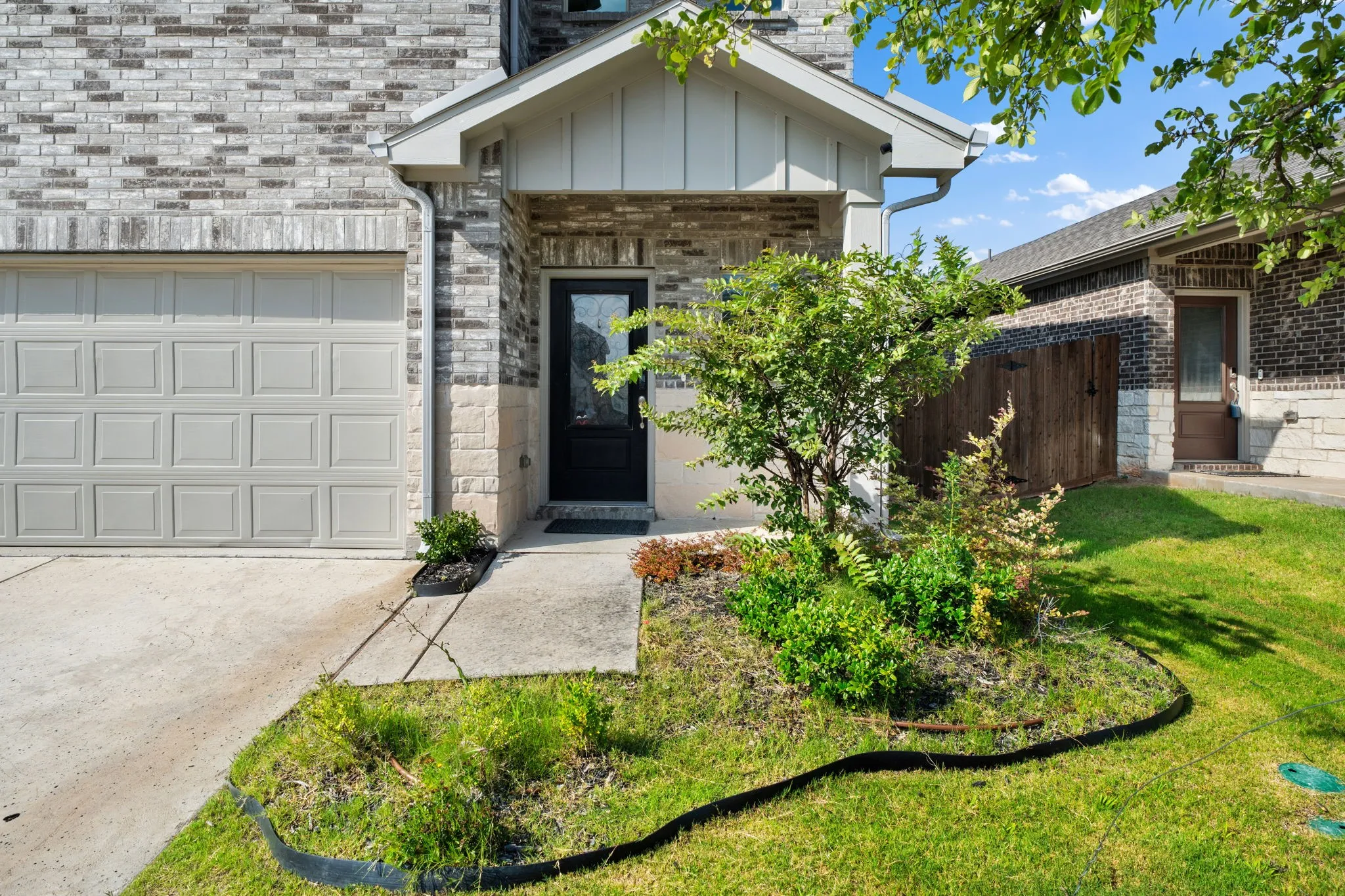 Single Family Residence For Sale in Collin County , 208 Mountain Meadow Lane, Princeton, Texas 75071, 4 Bedroom, 3 Bathroom, 2 Garage spaces, 2,337 Sqft, built in 2022, mls#21314877, Real Estate Agent in Princeton, Homes For Sale in Collin county, Homes For Sale in Princeton, Realtor in Princeton Texas, Real Estate Brokerage Independent Realty Texas, Luminita Cordes Realtor
