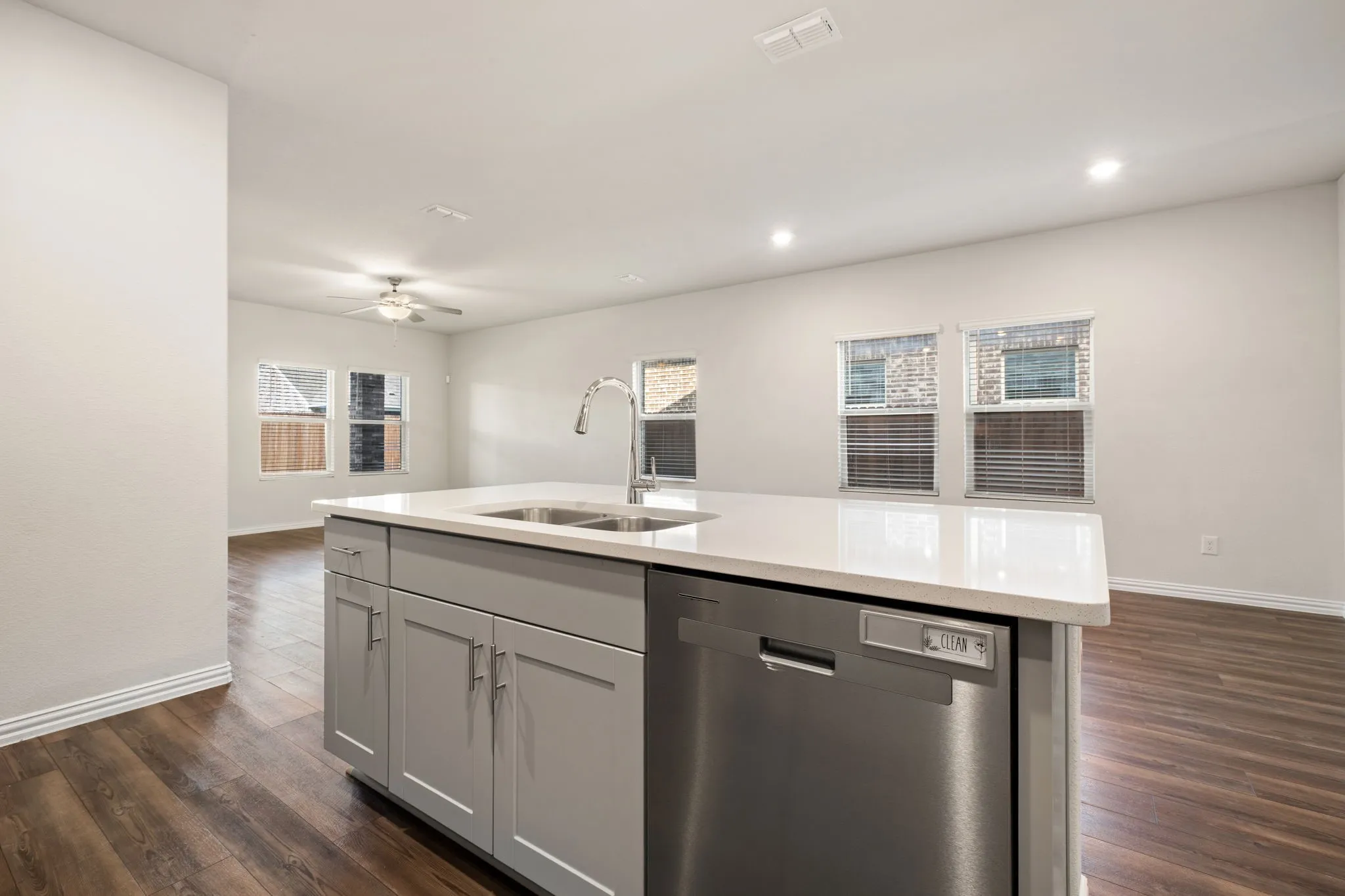 Single Family Residence For Sale in Collin County , 208 Mountain Meadow Lane, Princeton, Texas 75071, 4 Bedroom, 3 Bathroom, 2 Garage spaces, 2,337 Sqft, built in 2022, mls#21314877, Real Estate Agent in Princeton, Homes For Sale in Collin county, Homes For Sale in Princeton, Realtor in Princeton Texas, Real Estate Brokerage Independent Realty Texas, Luminita Cordes Realtor