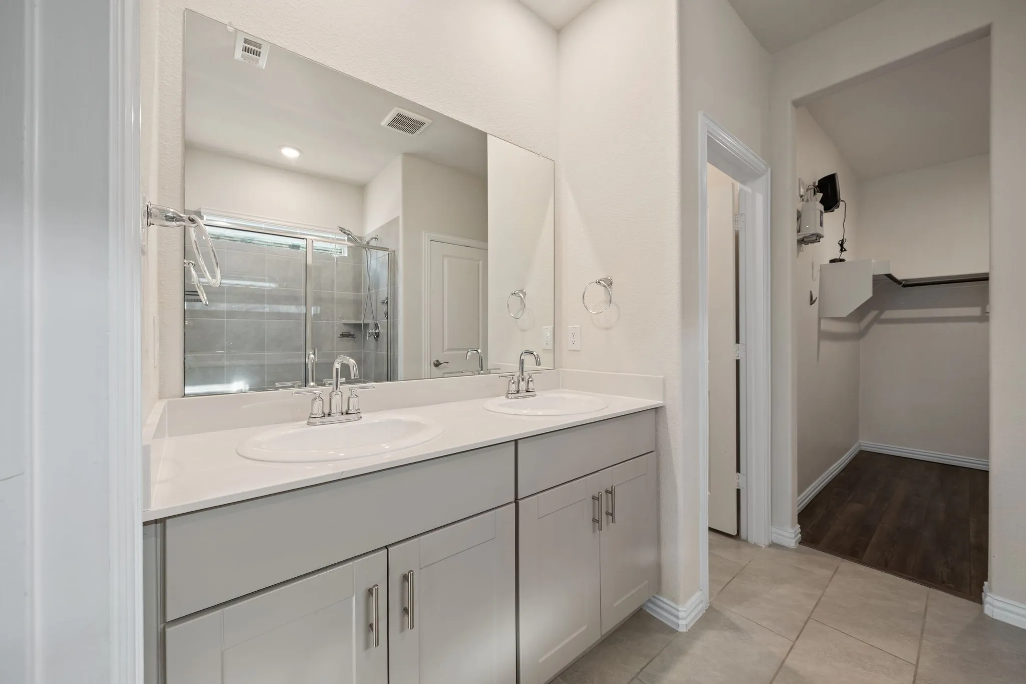 Single Family Residence For Sale in Collin County , 208 Mountain Meadow Lane, Princeton, Texas 75071, 4 Bedroom, 3 Bathroom, 2 Garage spaces, 2,337 Sqft, built in 2022, mls#21314877, Real Estate Agent in Princeton, Homes For Sale in Collin county, Homes For Sale in Princeton, Realtor in Princeton Texas, Real Estate Brokerage Independent Realty Texas, Luminita Cordes Realtor