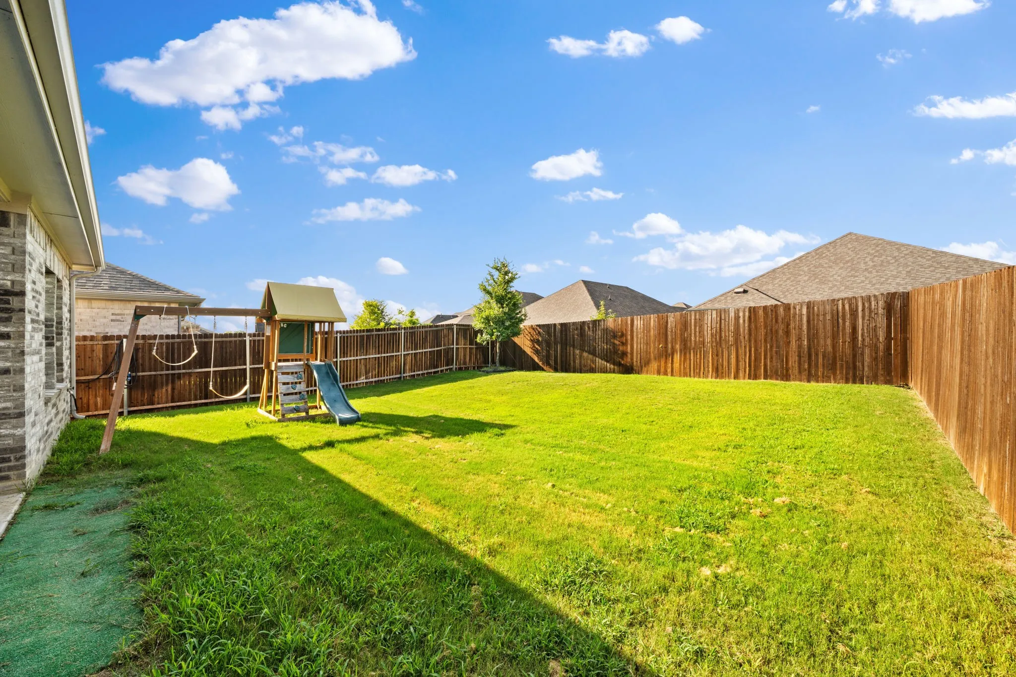 Single Family Residence For Sale in Collin County , 208 Mountain Meadow Lane, Princeton, Texas 75071, 4 Bedroom, 3 Bathroom, 2 Garage spaces, 2,337 Sqft, built in 2022, mls#21314877, Real Estate Agent in Princeton, Homes For Sale in Collin county, Homes For Sale in Princeton, Realtor in Princeton Texas, Real Estate Brokerage Independent Realty Texas, Luminita Cordes Realtor