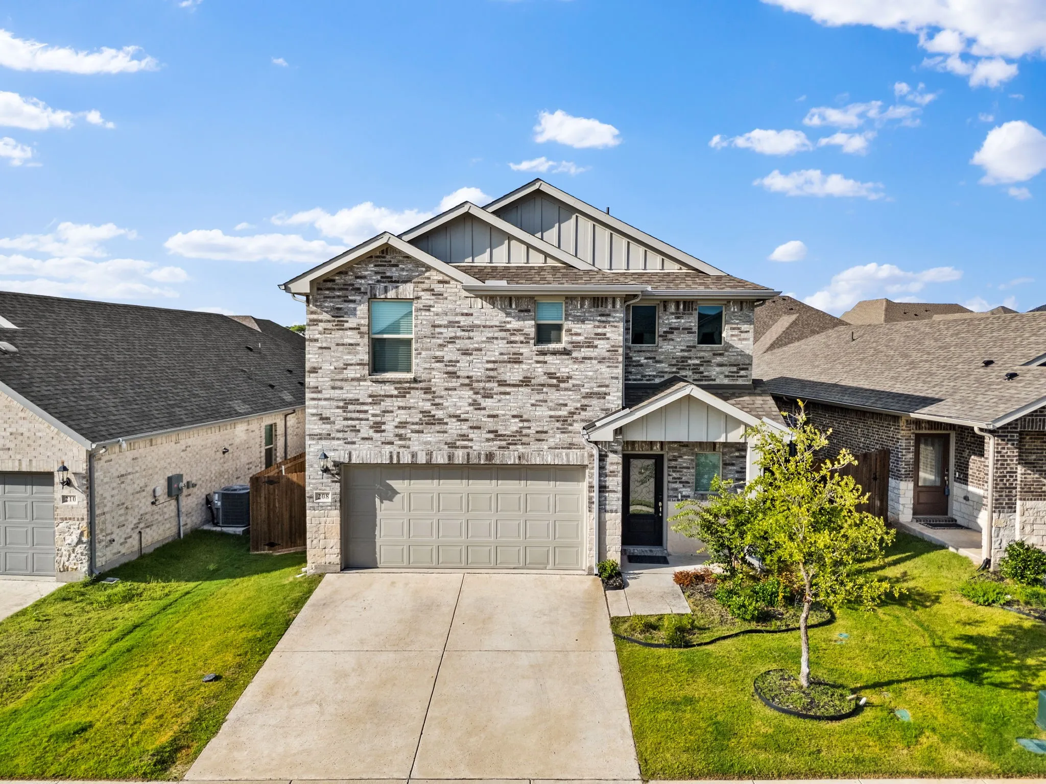 Single Family Residence For Sale in Collin County , 208 Mountain Meadow Lane, Princeton, Texas 75071, 4 Bedroom, 3 Bathroom, 2 Garage spaces, 2,337 Sqft, built in 2022, mls#21314877, Real Estate Agent in Princeton, Homes For Sale in Collin county, Homes For Sale in Princeton, Realtor in Princeton Texas, Real Estate Brokerage Independent Realty Texas, Luminita Cordes Realtor