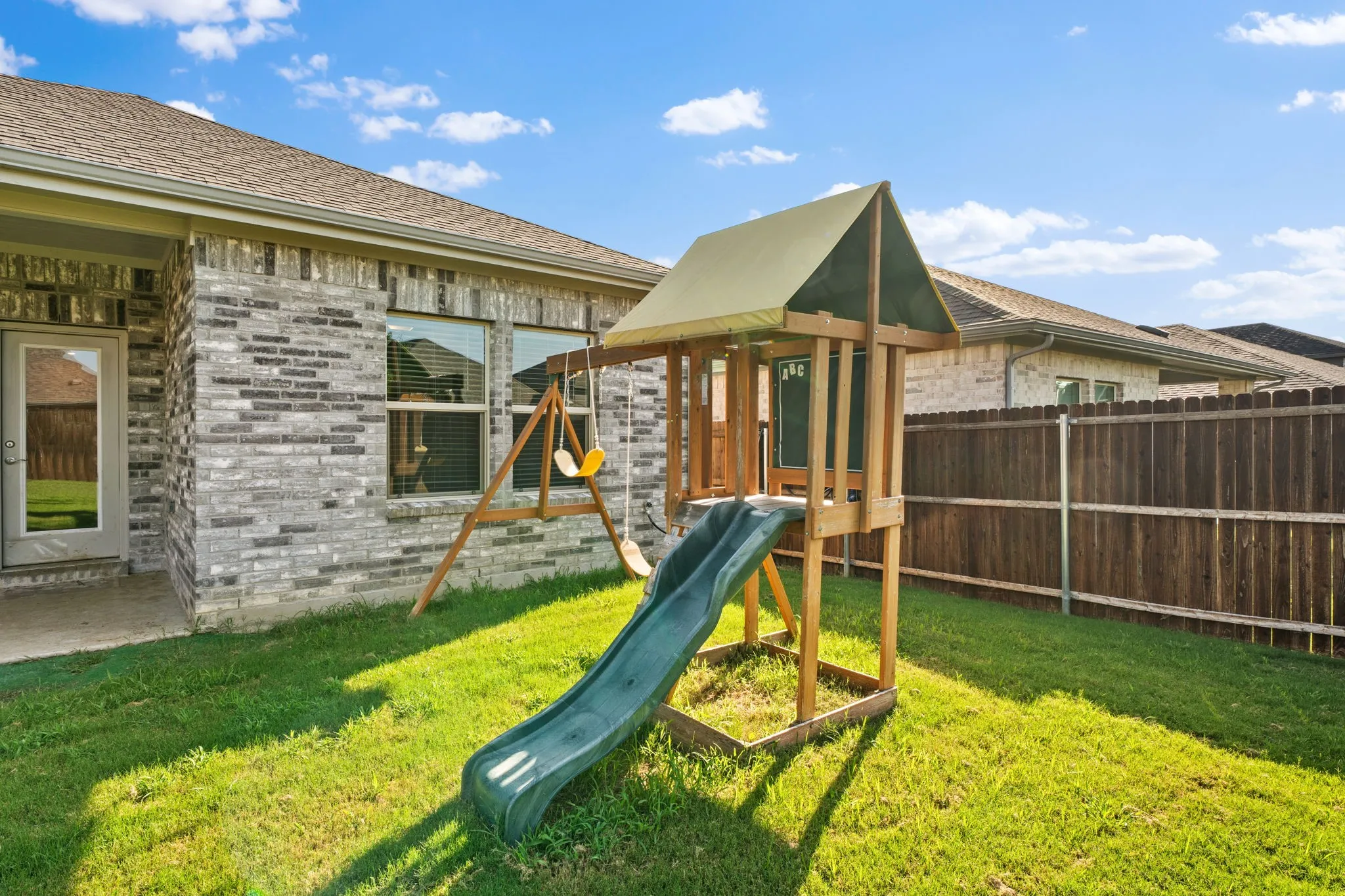 Single Family Residence For Sale in Collin County , 208 Mountain Meadow Lane, Princeton, Texas 75071, 4 Bedroom, 3 Bathroom, 2 Garage spaces, 2,337 Sqft, built in 2022, mls#21314877, Real Estate Agent in Princeton, Homes For Sale in Collin county, Homes For Sale in Princeton, Realtor in Princeton Texas, Real Estate Brokerage Independent Realty Texas, Luminita Cordes Realtor