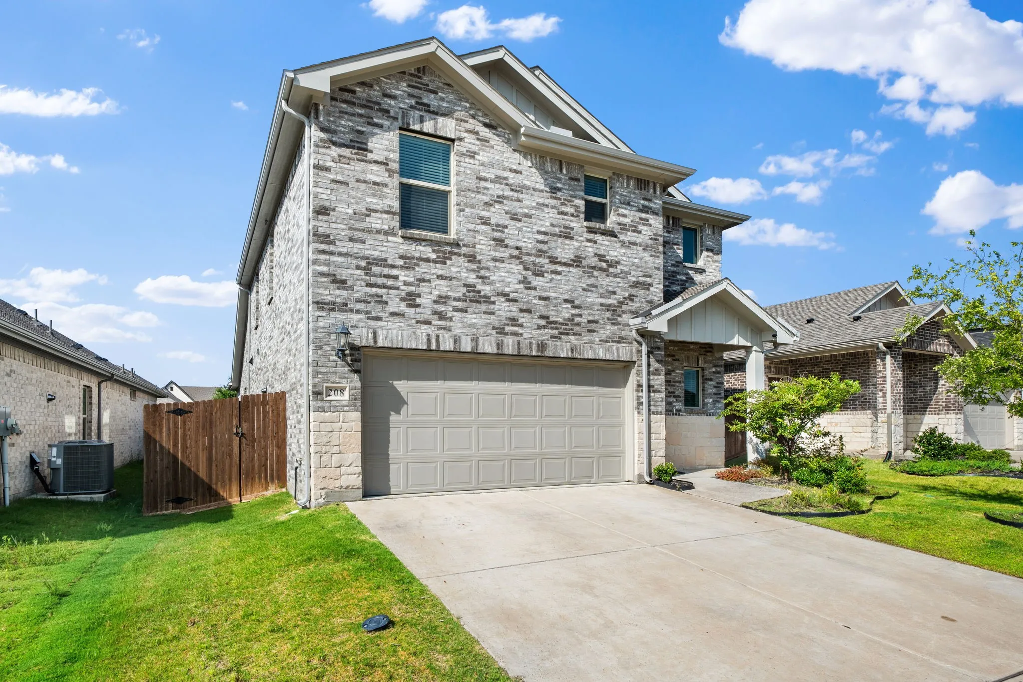 Single Family Residence For Sale in Collin County , 208 Mountain Meadow Lane, Princeton, Texas 75071, 4 Bedroom, 3 Bathroom, 2 Garage spaces, 2,337 Sqft, built in 2022, mls#21314877, Real Estate Agent in Princeton, Homes For Sale in Collin county, Homes For Sale in Princeton, Realtor in Princeton Texas, Real Estate Brokerage Independent Realty Texas, Luminita Cordes Realtor