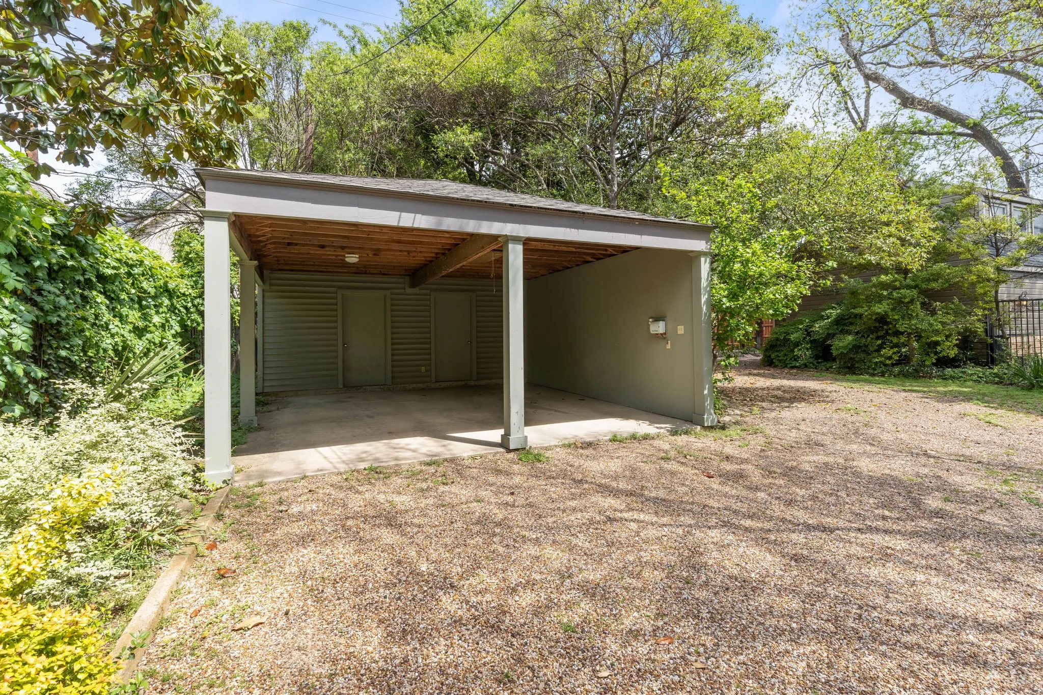 Single Family Residence For Sale in Dallas County , 3860 Mockingbird Lane, Highland Park, Texas 75205, 3 Bedroom, 3 Bathroom, Garage spaces, 2,320 Sqft, built in 1922, mls#21315796, Real Estate Agent in Highland Park, Homes For Sale in Dallas county, Homes For Sale in Highland Park, Realtor in Highland Park Texas, Real Estate Brokerage Independent Realty Texas, Luminita Cordes Realtor
