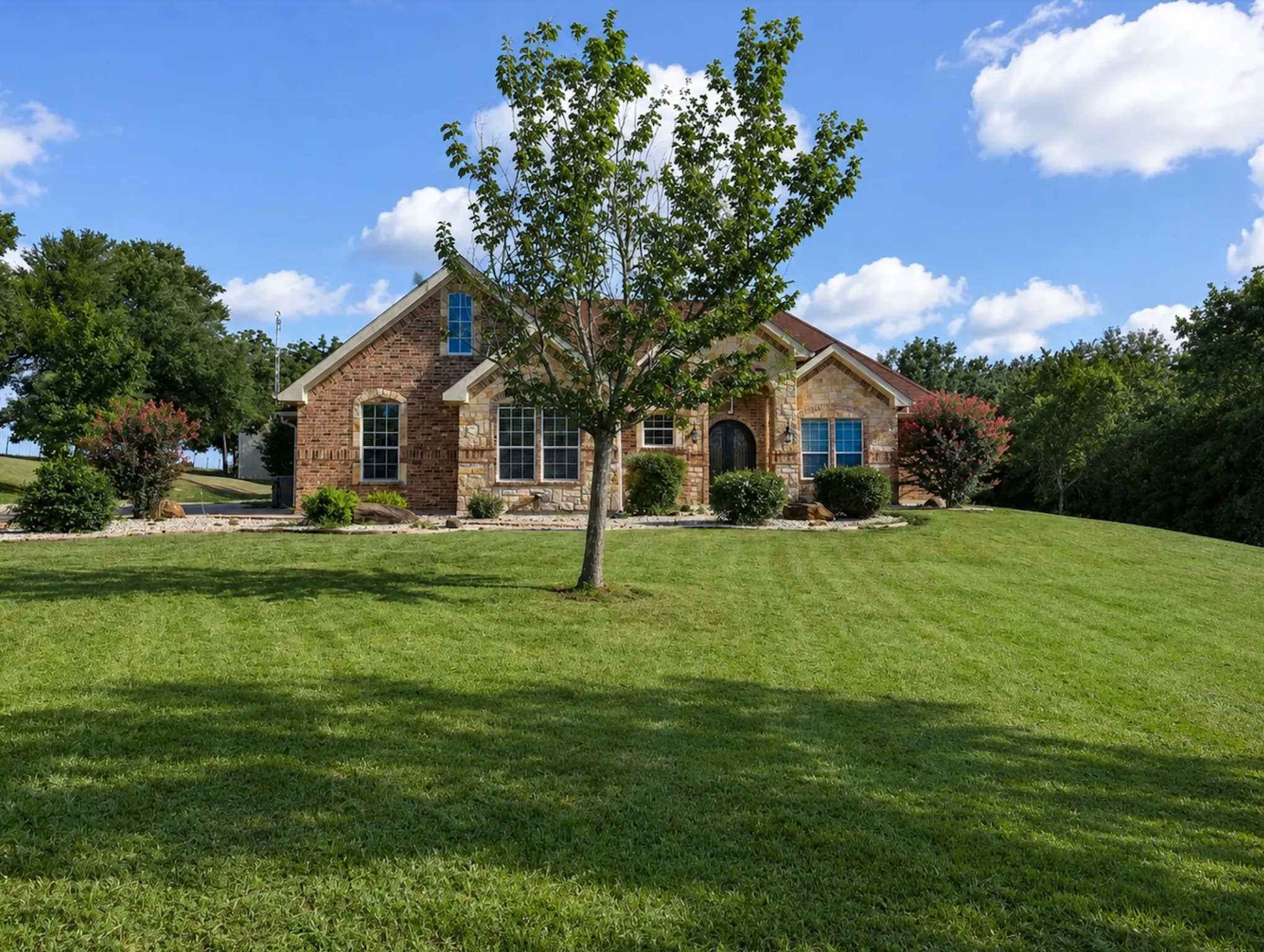 Single Family Residence For Sale in Collin County , 16900 County Road 706, Leonard, Texas 75452, 3 Bedroom, 3 Bathroom, 2 Garage spaces, 2,552 Sqft, built in 2008, mls#21282258, Real Estate Agent in Leonard, Homes For Sale in Collin county, Homes For Sale in Leonard, Realtor in Leonard Texas, Real Estate Brokerage Independent Realty Texas, Luminita Cordes Realtor