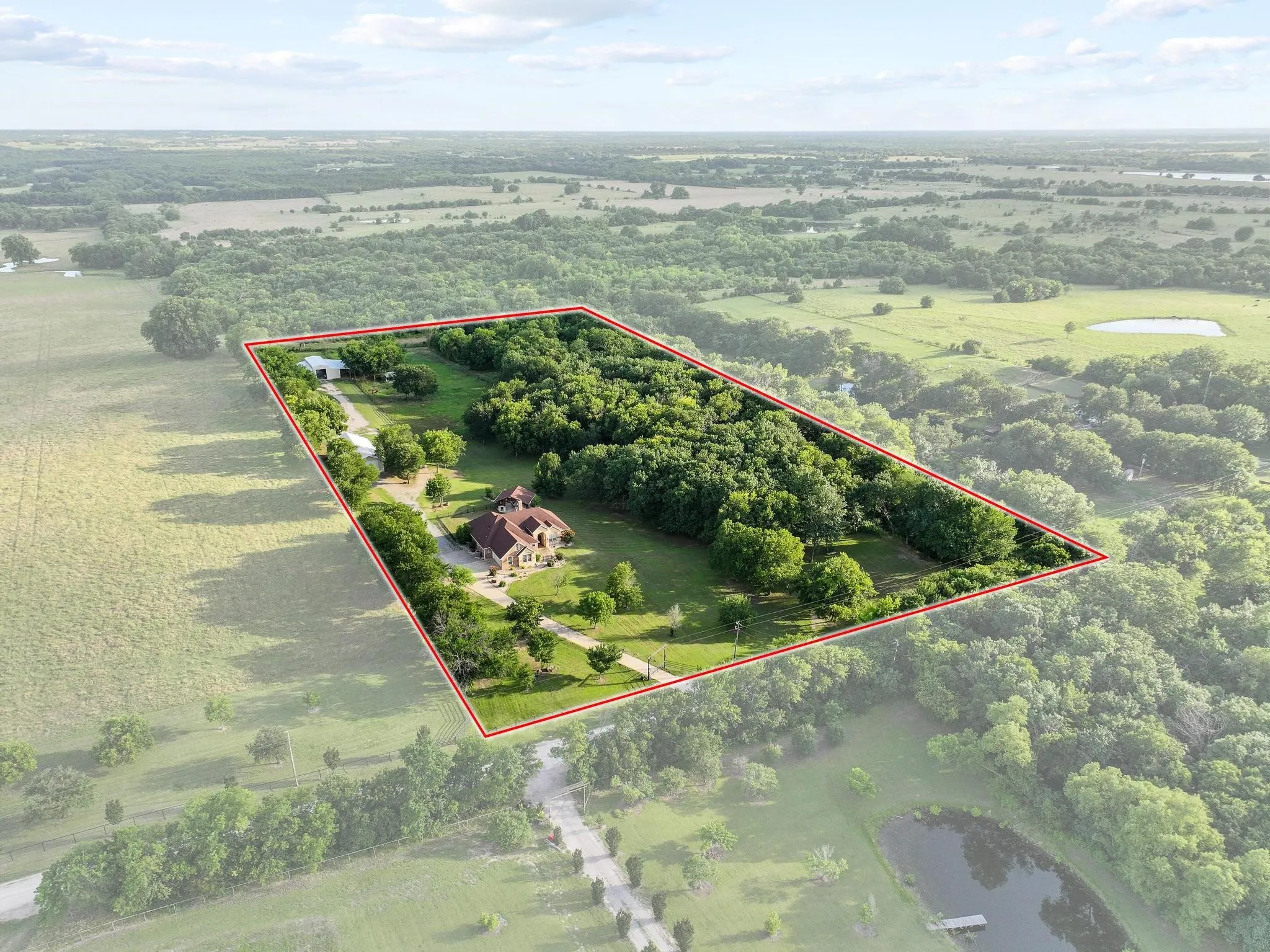 Single Family Residence For Sale in Collin County , 16900 County Road 706, Leonard, Texas 75452, 3 Bedroom, 3 Bathroom, 2 Garage spaces, 2,552 Sqft, built in 2008, mls#21282258, Real Estate Agent in Leonard, Homes For Sale in Collin county, Homes For Sale in Leonard, Realtor in Leonard Texas, Real Estate Brokerage Independent Realty Texas, Luminita Cordes Realtor