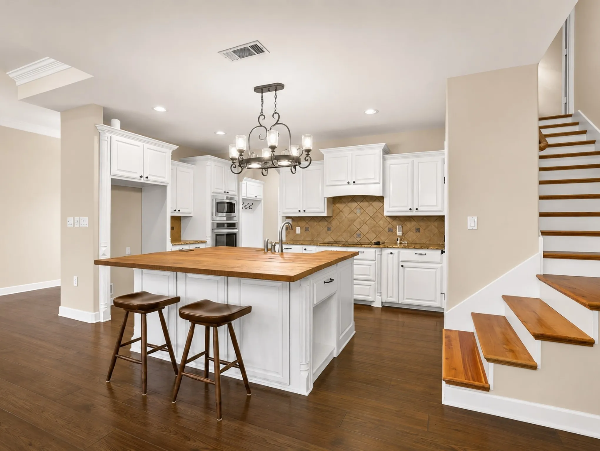 Single Family Residence For Sale in Collin County , 16900 County Road 706, Leonard, Texas 75452, 3 Bedroom, 3 Bathroom, 2 Garage spaces, 2,552 Sqft, built in 2008, mls#21282258, Real Estate Agent in Leonard, Homes For Sale in Collin county, Homes For Sale in Leonard, Realtor in Leonard Texas, Real Estate Brokerage Independent Realty Texas, Luminita Cordes Realtor
