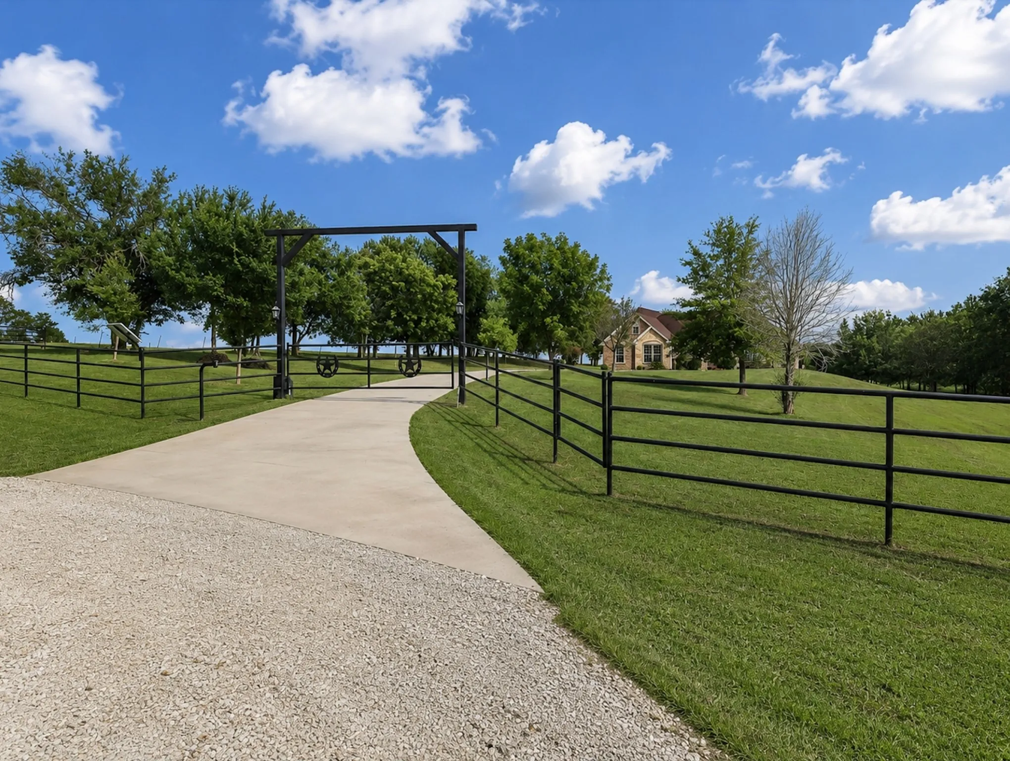 Single Family Residence For Sale in Collin County , 16900 County Road 706, Leonard, Texas 75452, 3 Bedroom, 3 Bathroom, 2 Garage spaces, 2,552 Sqft, built in 2008, mls#21282258, Real Estate Agent in Leonard, Homes For Sale in Collin county, Homes For Sale in Leonard, Realtor in Leonard Texas, Real Estate Brokerage Independent Realty Texas, Luminita Cordes Realtor