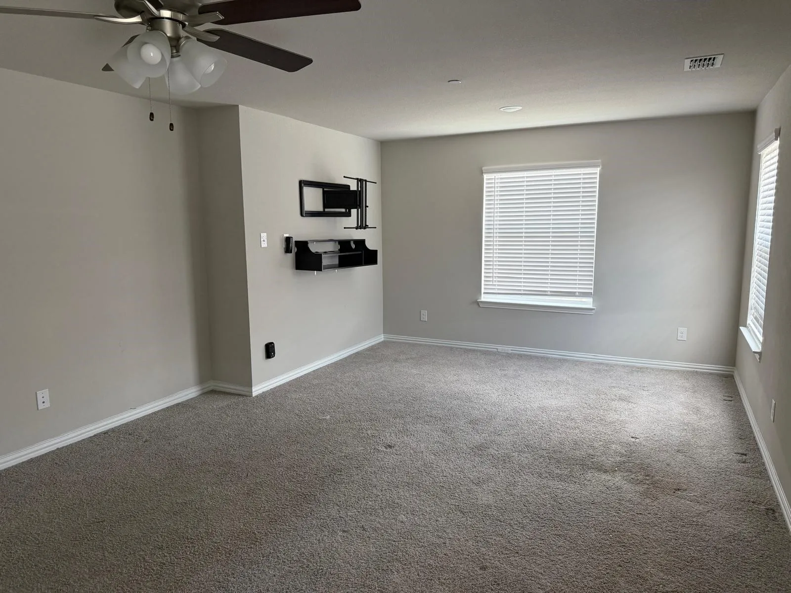 Townhouse For Rent in Dallas County , 2940 Bluets Drive, Mesquite, Texas 75150, 3 Bedroom, 3 Bathroom, 2 Garage spaces, 1,722 Sqft, built in 2022, mls#21317248, Real Estate Agent in Mesquite, Homes For Rent in Dallas county, Homes For Rent in Mesquite, Realtor in Mesquite Texas, Real Estate Brokerage Independent Realty Texas, Luminita Cordes Realtor