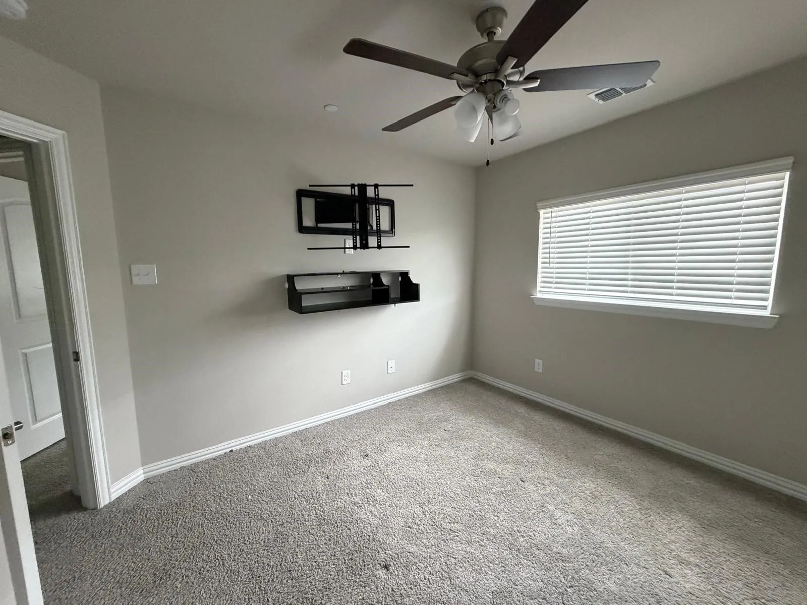 Townhouse For Rent in Dallas County , 2940 Bluets Drive, Mesquite, Texas 75150, 3 Bedroom, 3 Bathroom, 2 Garage spaces, 1,722 Sqft, built in 2022, mls#21317248, Real Estate Agent in Mesquite, Homes For Rent in Dallas county, Homes For Rent in Mesquite, Realtor in Mesquite Texas, Real Estate Brokerage Independent Realty Texas, Luminita Cordes Realtor