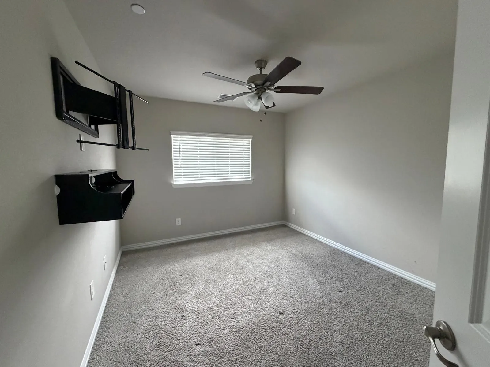 Townhouse For Rent in Dallas County , 2940 Bluets Drive, Mesquite, Texas 75150, 3 Bedroom, 3 Bathroom, 2 Garage spaces, 1,722 Sqft, built in 2022, mls#21317248, Real Estate Agent in Mesquite, Homes For Rent in Dallas county, Homes For Rent in Mesquite, Realtor in Mesquite Texas, Real Estate Brokerage Independent Realty Texas, Luminita Cordes Realtor