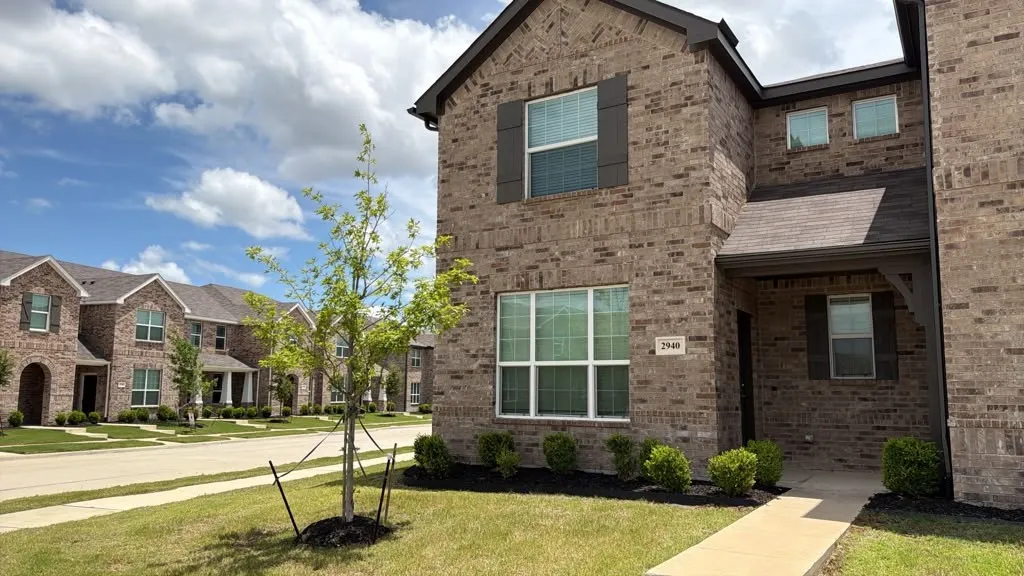 Townhouse For Rent in Dallas County , 2940 Bluets Drive, Mesquite, Texas 75150, 3 Bedroom, 3 Bathroom, 2 Garage spaces, 1,722 Sqft, built in 2022, mls#21317248, Real Estate Agent in Mesquite, Homes For Rent in Dallas county, Homes For Rent in Mesquite, Realtor in Mesquite Texas, Real Estate Brokerage Independent Realty Texas, Luminita Cordes Realtor