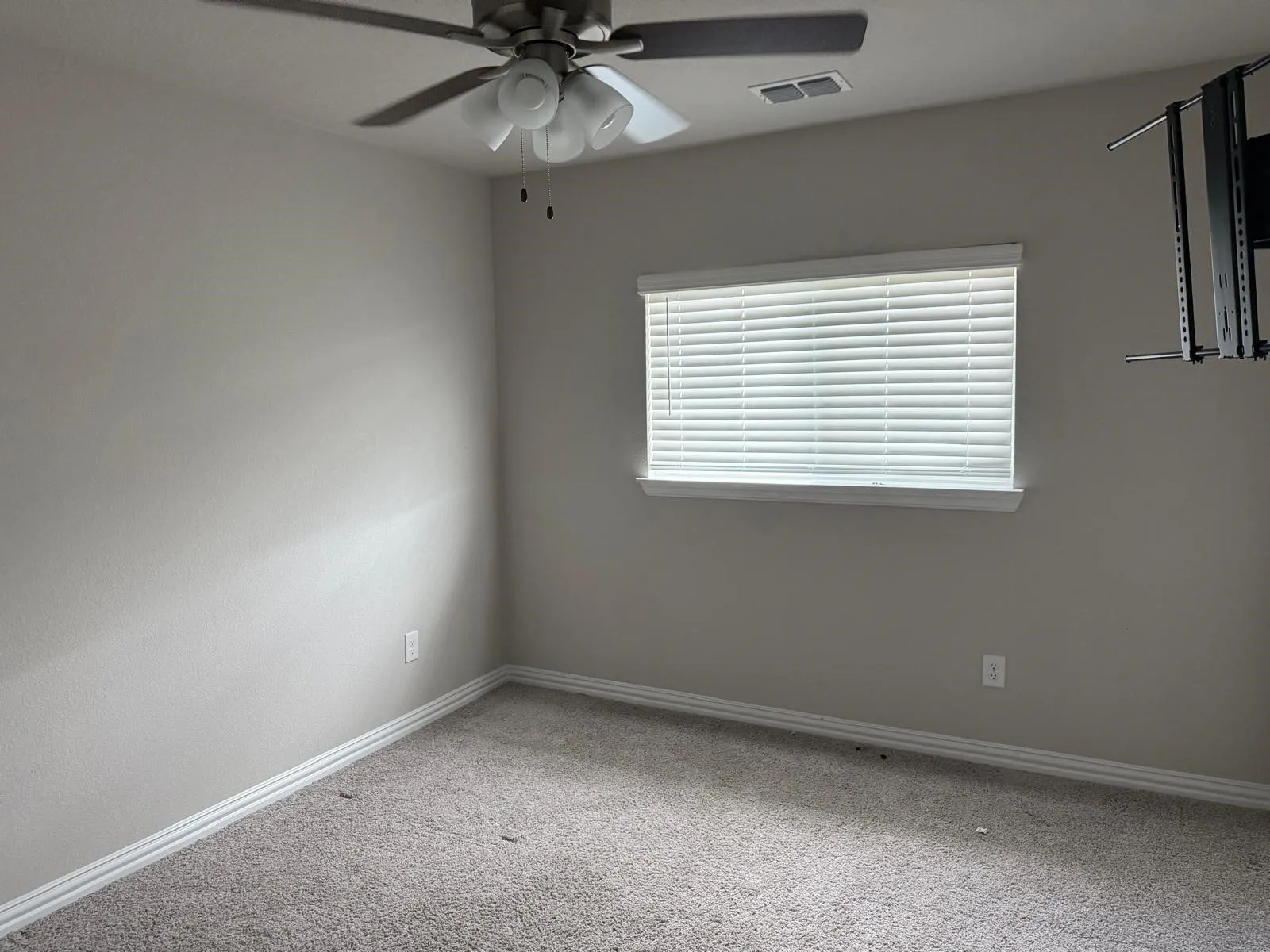 Townhouse For Rent in Dallas County , 2940 Bluets Drive, Mesquite, Texas 75150, 3 Bedroom, 3 Bathroom, 2 Garage spaces, 1,722 Sqft, built in 2022, mls#21317248, Real Estate Agent in Mesquite, Homes For Rent in Dallas county, Homes For Rent in Mesquite, Realtor in Mesquite Texas, Real Estate Brokerage Independent Realty Texas, Luminita Cordes Realtor