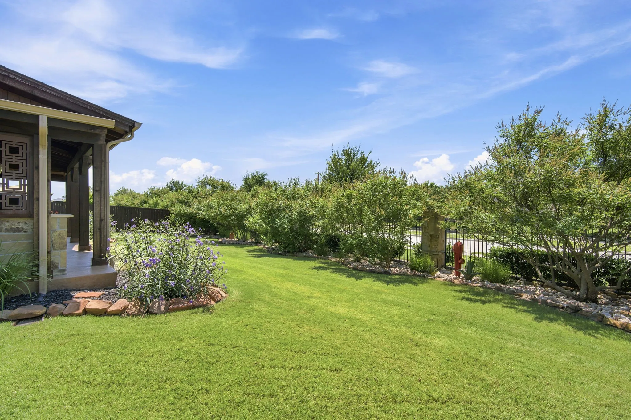 Single Family Residence For Sale in Rockwall County , 425 Emerson Drive, Rockwall, Texas 75087, 4 Bedroom, 5 Bathroom, 3 Garage spaces, 3,125 Sqft, built in 2018, mls#21315117, Real Estate Agent in Rockwall, Homes For Sale in Rockwall county, Homes For Sale in Rockwall, Realtor in Rockwall Texas, Real Estate Brokerage Independent Realty Texas, Luminita Cordes Realtor