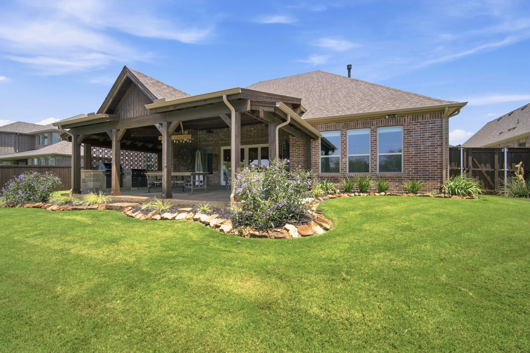 Single Family Residence For Sale in Rockwall County , 425 Emerson Drive, Rockwall, Texas 75087, 4 Bedroom, 5 Bathroom, 3 Garage spaces, 3,125 Sqft, built in 2018, mls#21315117, Real Estate Agent in Rockwall, Homes For Sale in Rockwall county, Homes For Sale in Rockwall, Realtor in Rockwall Texas, Real Estate Brokerage Independent Realty Texas, Luminita Cordes Realtor
